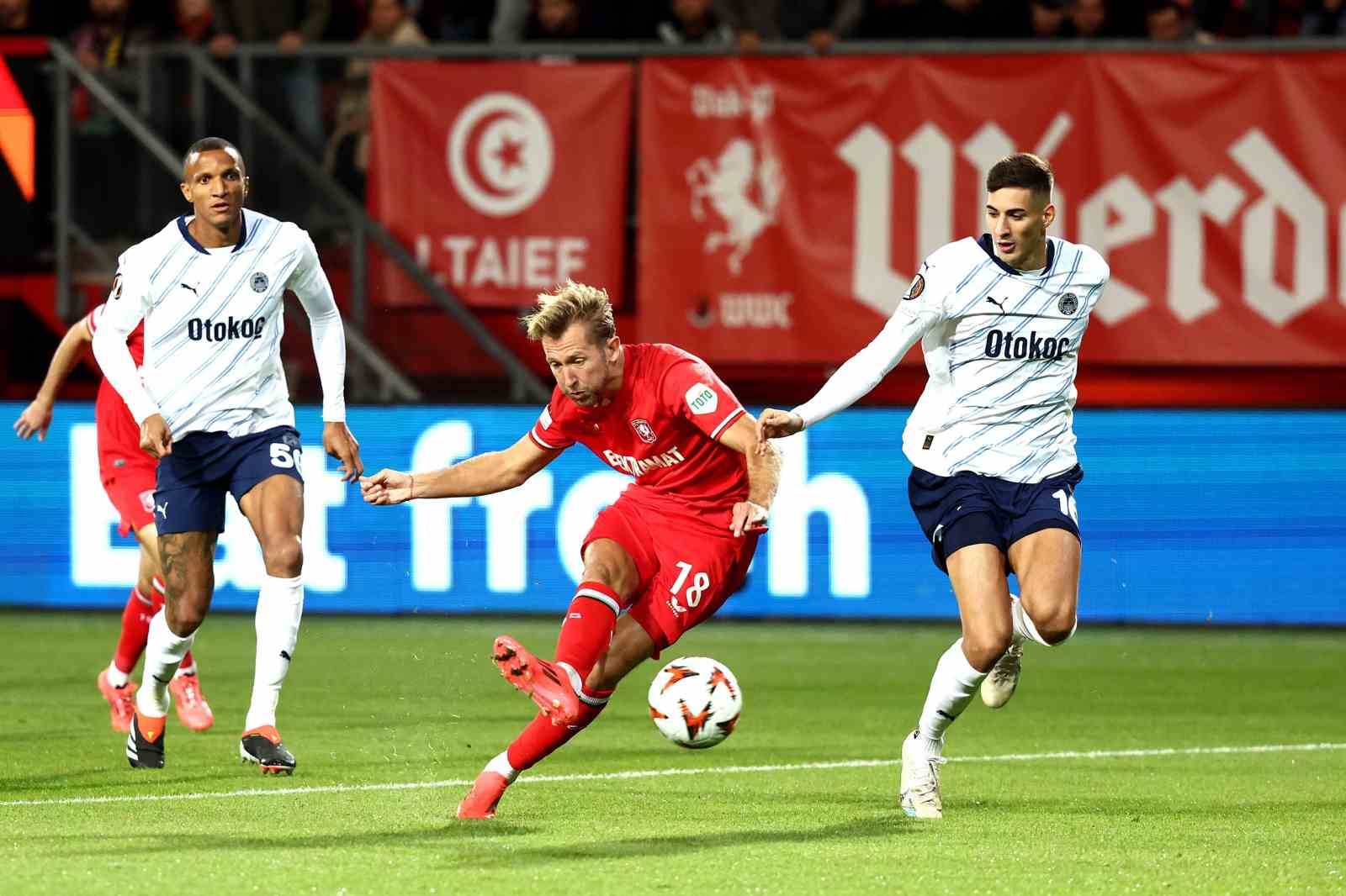 UEFA Avrupa Ligi: Twente: 1 - Fenerbahçe: 0 (İlk yarı)
