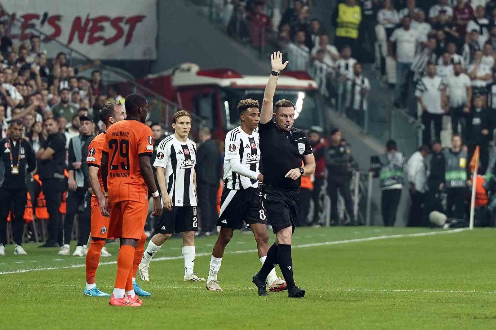 UEFA Avrupa Ligi: Beşiktaş: 0 - Eintracht Frankfurt: 2 (İlk yarı)
