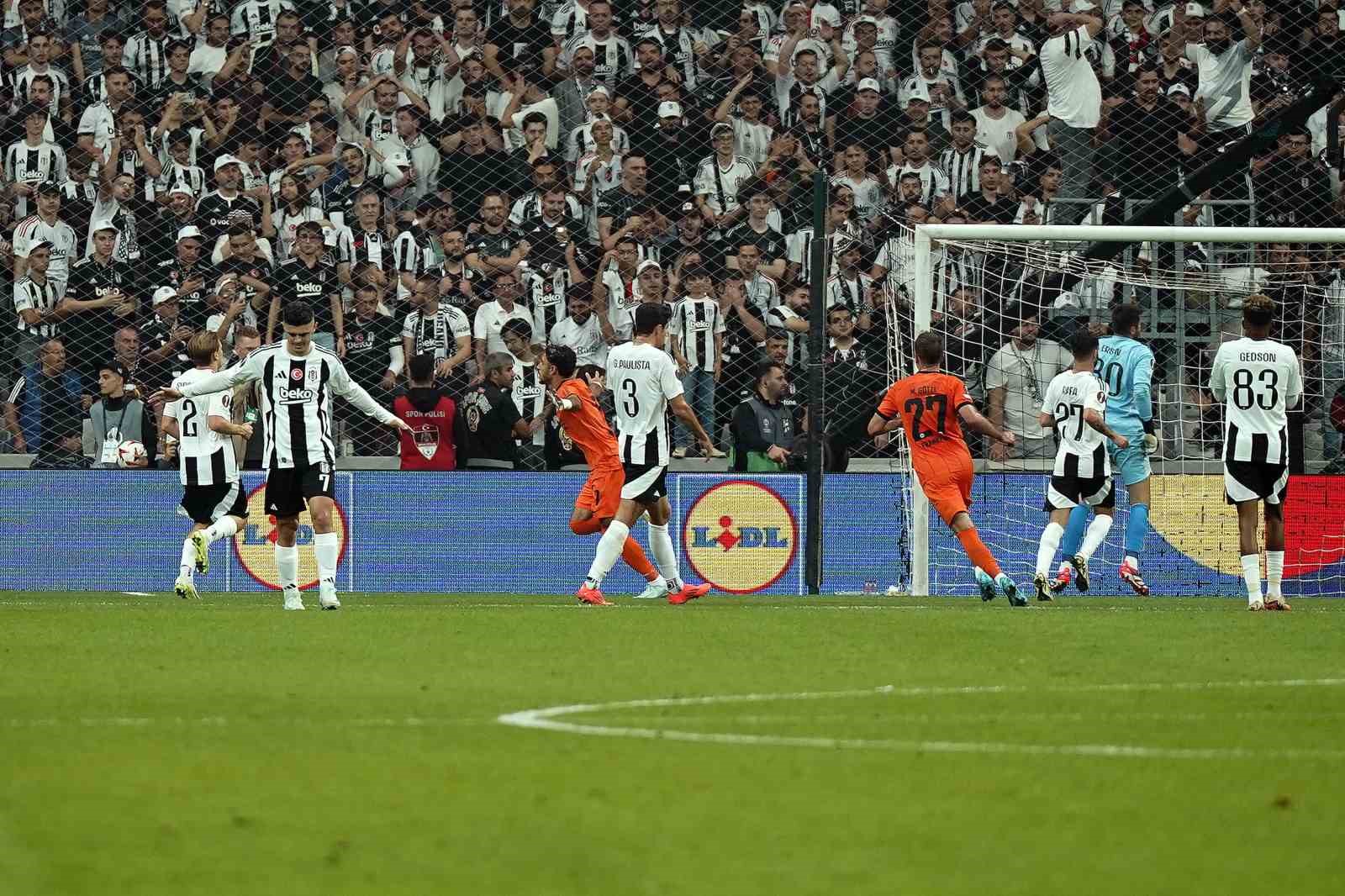 UEFA Avrupa Ligi: Beşiktaş: 0 - Eintracht Frankfurt: 2 (İlk yarı)
