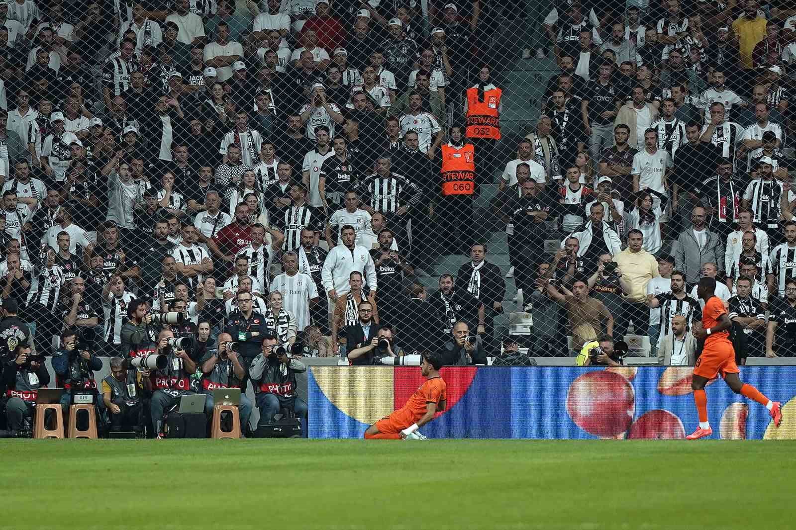 UEFA Avrupa Ligi: Beşiktaş: 0 - Eintracht Frankfurt: 2 (İlk yarı)
