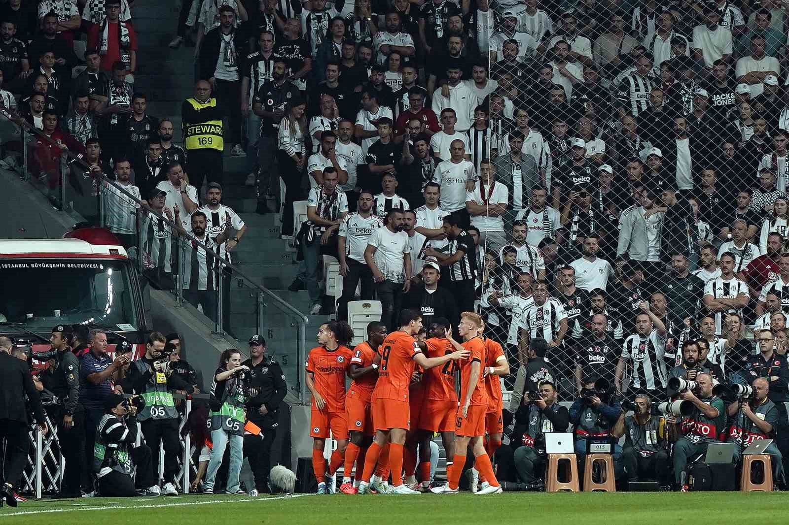 UEFA Avrupa Ligi: Beşiktaş: 0 - Eintracht Frankfurt: 2 (İlk yarı)
