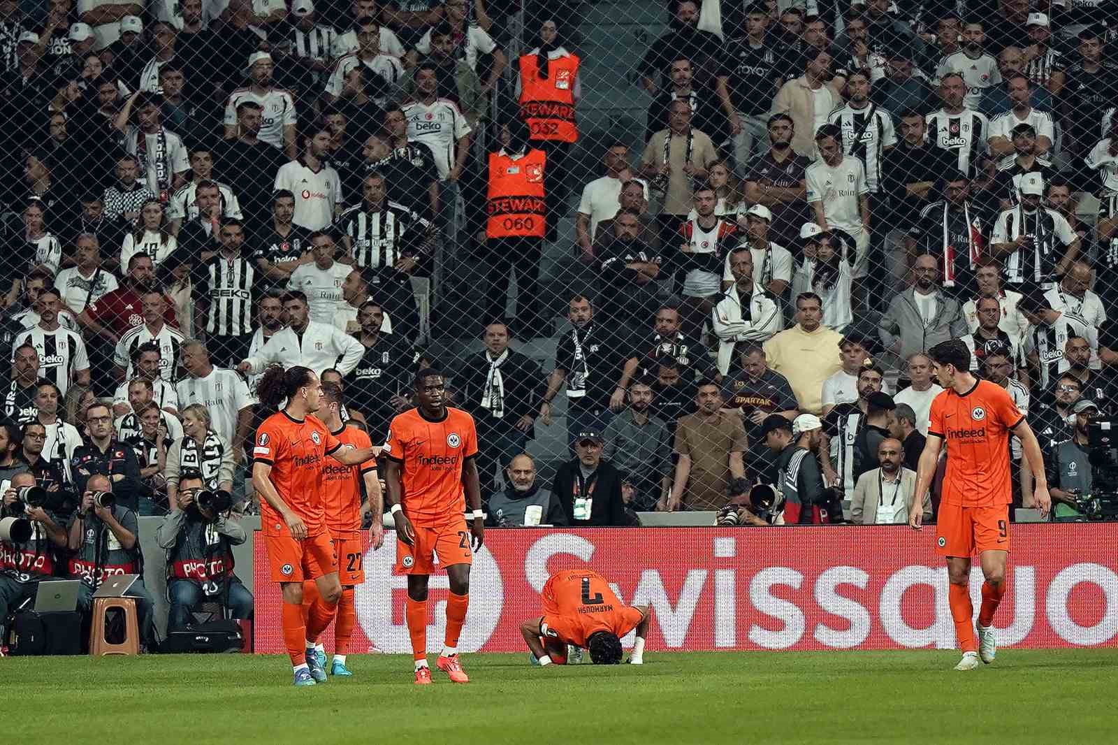 UEFA Avrupa Ligi: Beşiktaş: 0 - Eintracht Frankfurt: 2 (İlk yarı)
