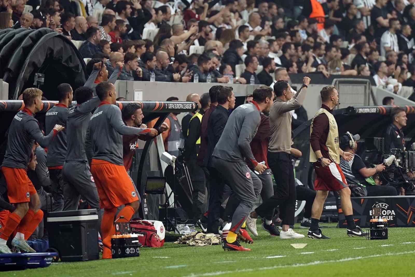 UEFA Avrupa Ligi: Beşiktaş: 0 - Eintracht Frankfurt: 2 (İlk yarı)
