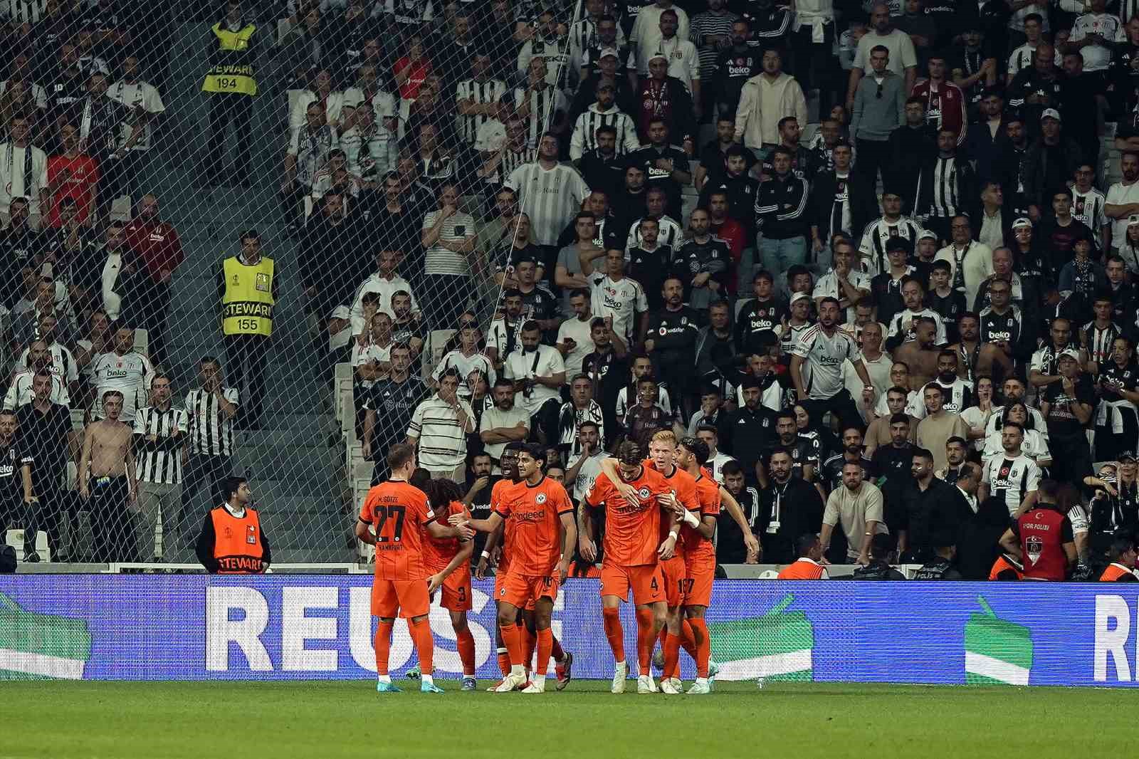 UEFA Avrupa Ligi: Beşiktaş: 0 - Eintracht Frankfurt: 2 (İlk yarı)
