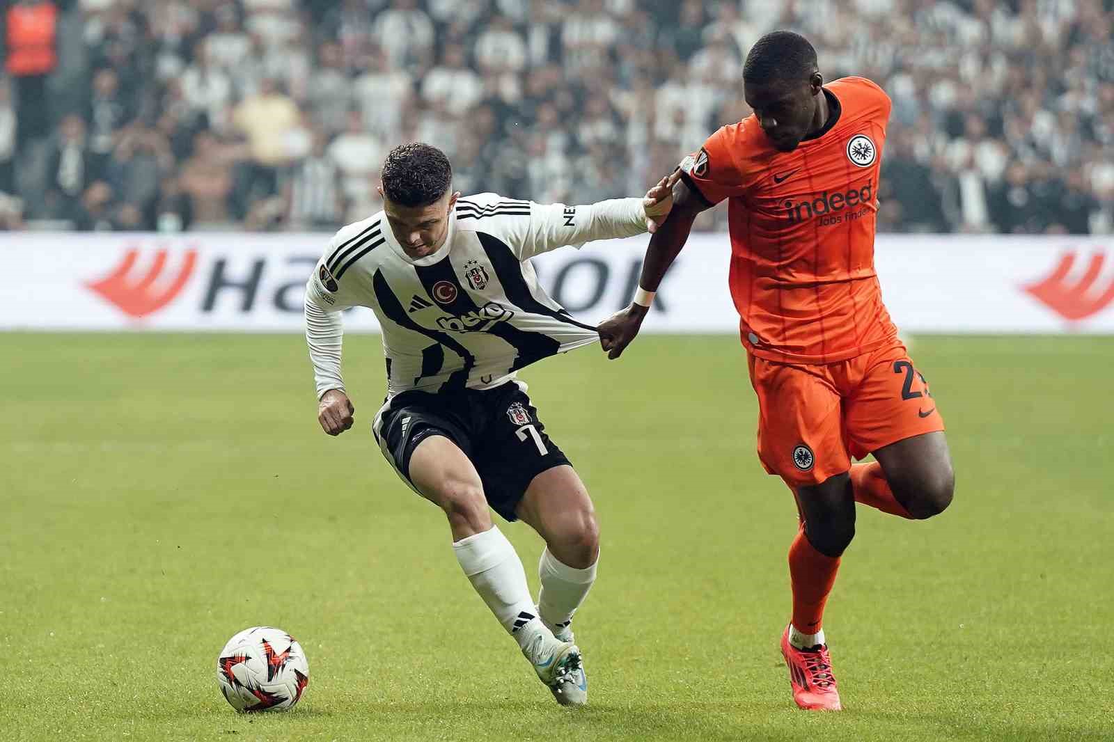 UEFA Avrupa Ligi: Beşiktaş: 0 - Eintracht Frankfurt: 2 (İlk yarı)
