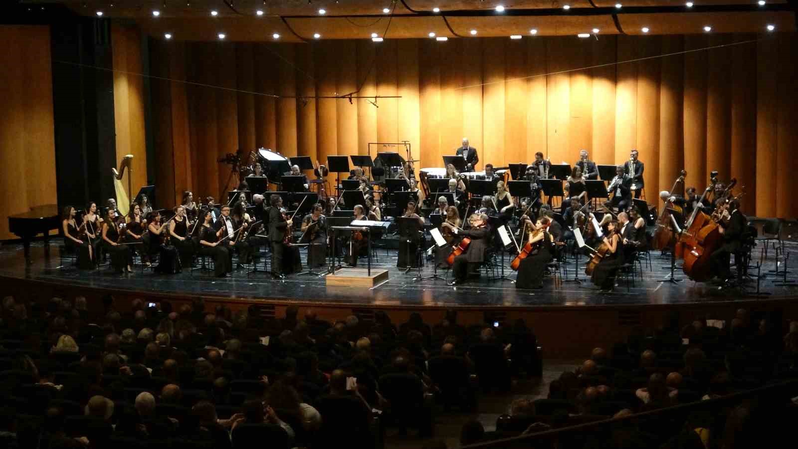 Bursa, muhteşem bir konserle senfoni sezonuna “merhaba” dedi
