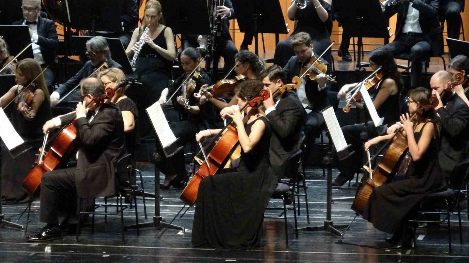 Bursa, muhteşem bir konserle senfoni sezonuna “merhaba” dedi
