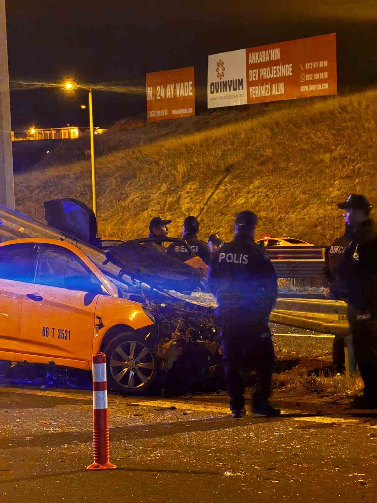 Ankara’da kontrolden çıkan taksi bariyerlere saplandı: 1 ölü
