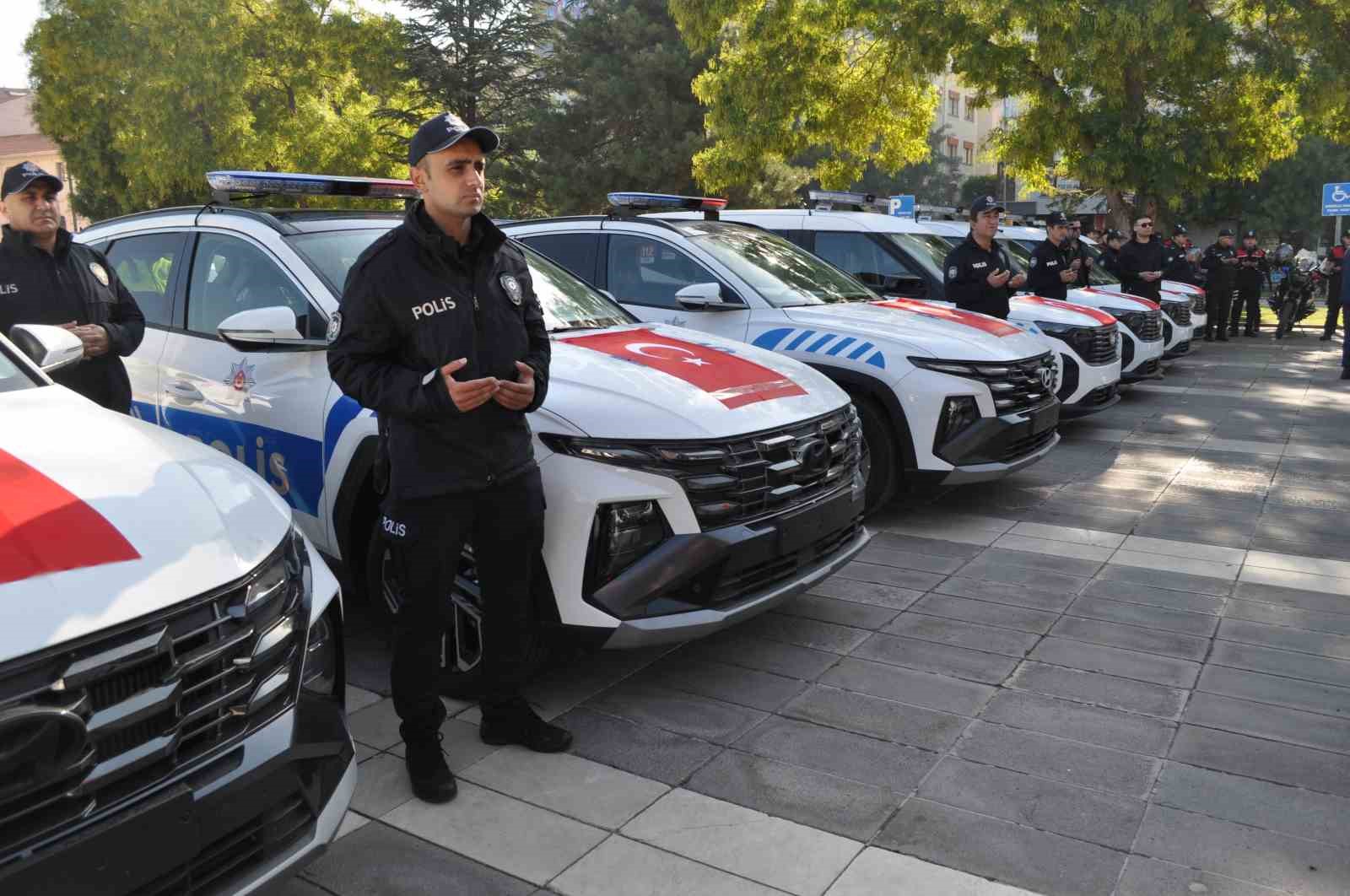 Eskişehir’de emniyet ve jandarma teşkilatına 88 aracın teslimi için tören düzenlendi
