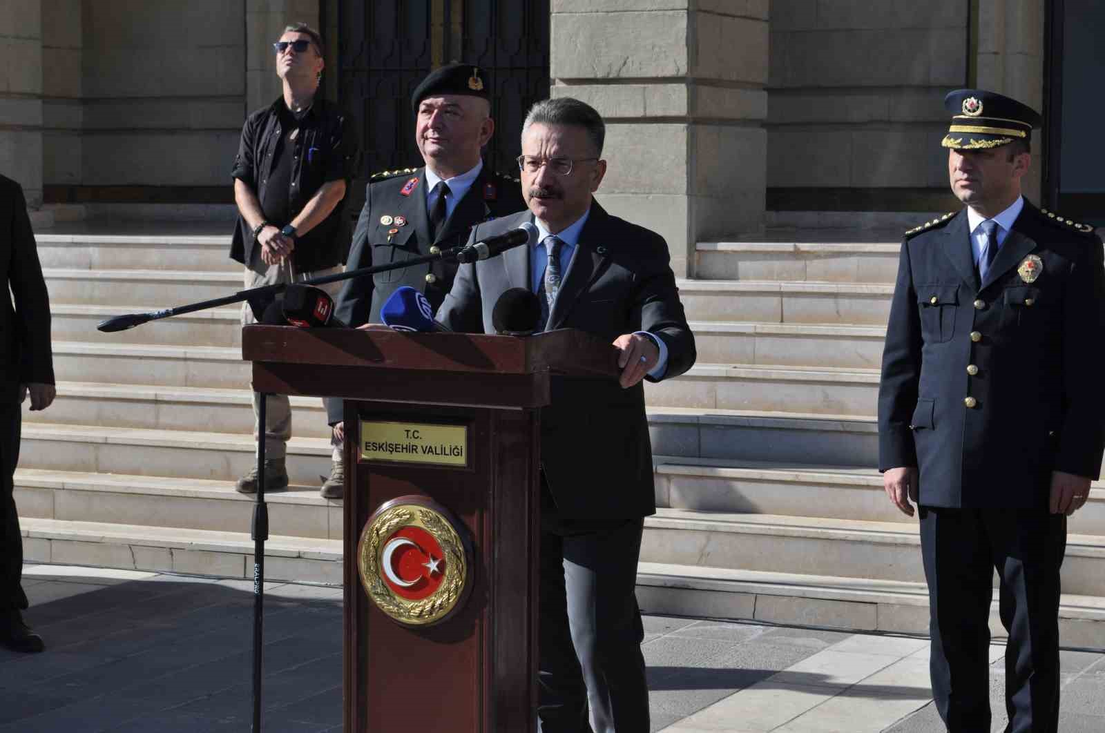 Eskişehir’de emniyet ve jandarma teşkilatına 88 aracın teslimi için tören düzenlendi
