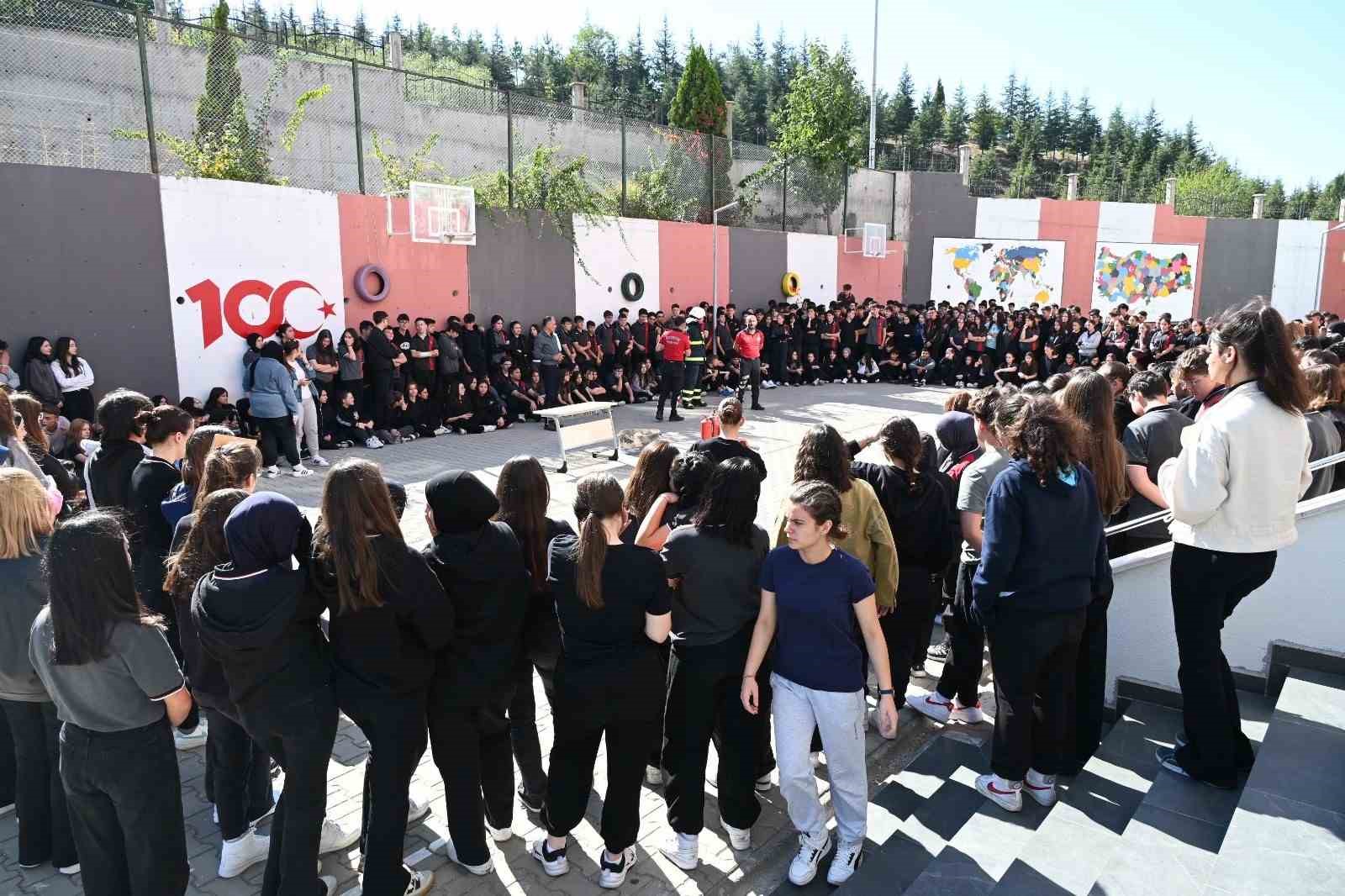 Bozüyük’te Anadolu Lisesi öğrencilerine yangın eğitimi
