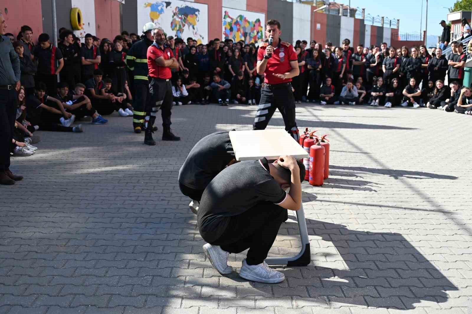 Bozüyük’te Anadolu Lisesi öğrencilerine yangın eğitimi
