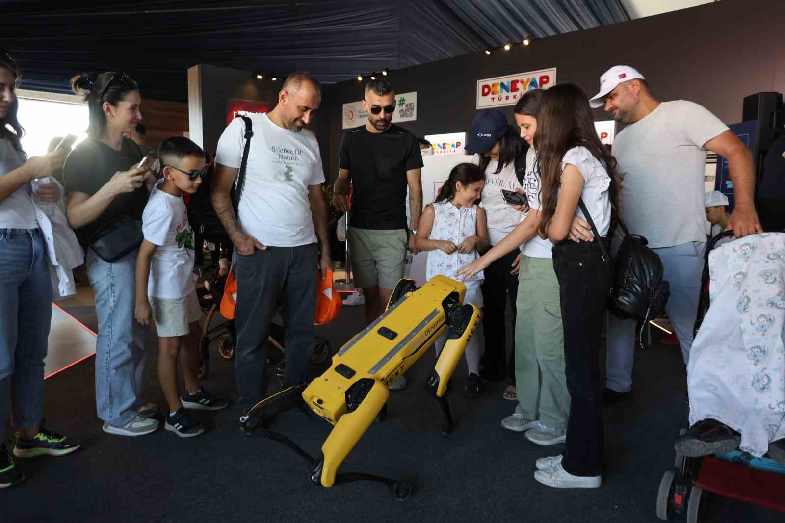 TEKNOFEST’te ’Robot Mext’ için sevgi yarışı
