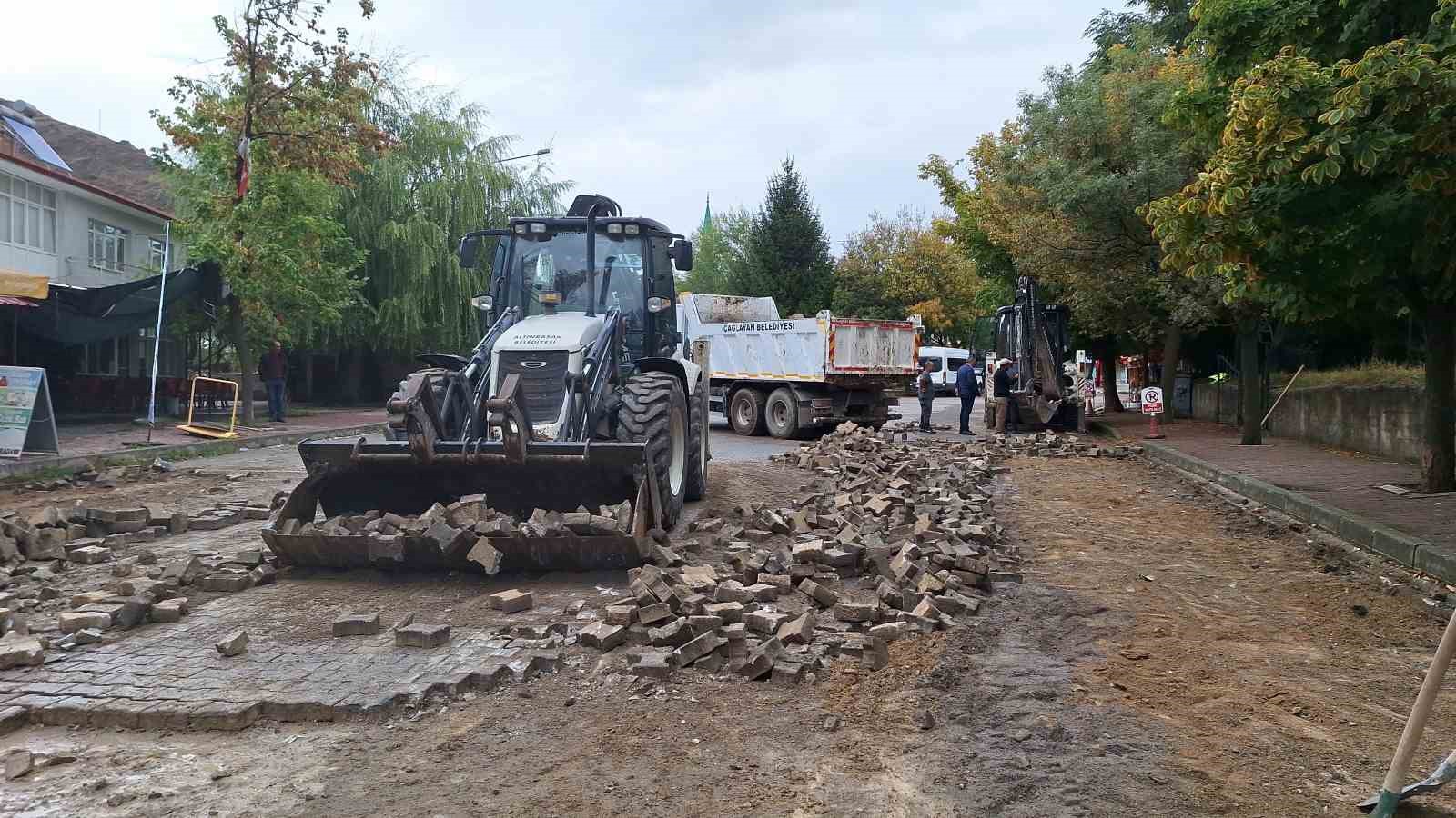 Erzincan’da en çok turistin ağırlandığı beldenin yolu asfaltlanıyor
