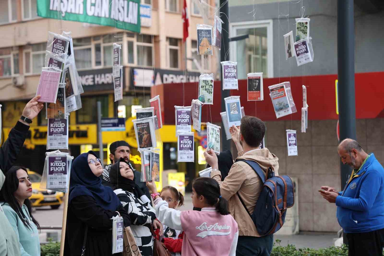 Asırlık çınarlar kitap açtı, 5 bin kitap 5 dakikada toplandı
