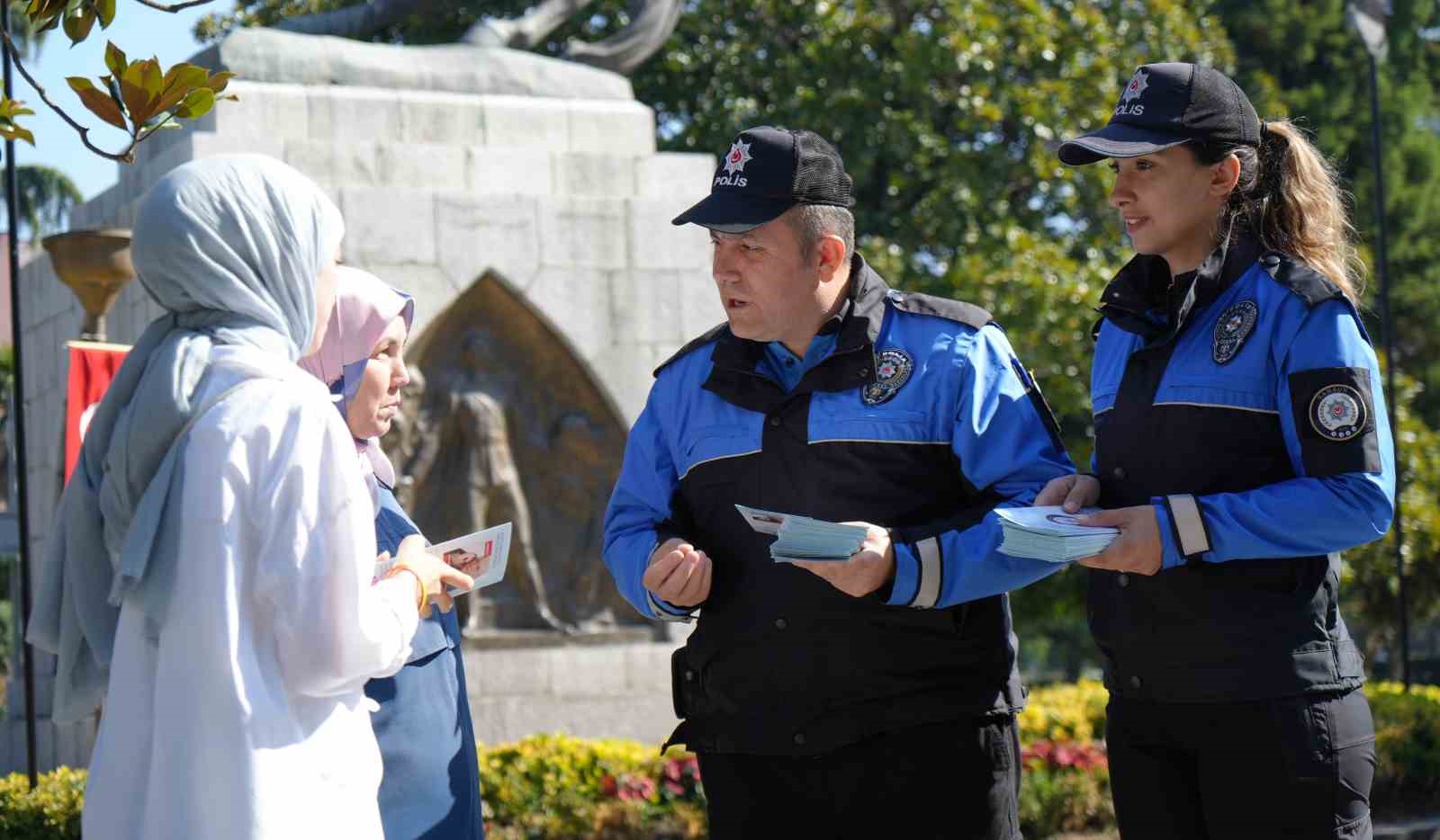 Polisten vatandaşlara ’yasa dışı bahis’ ve ’dolandırıcılık’ bilgilendirmesi
