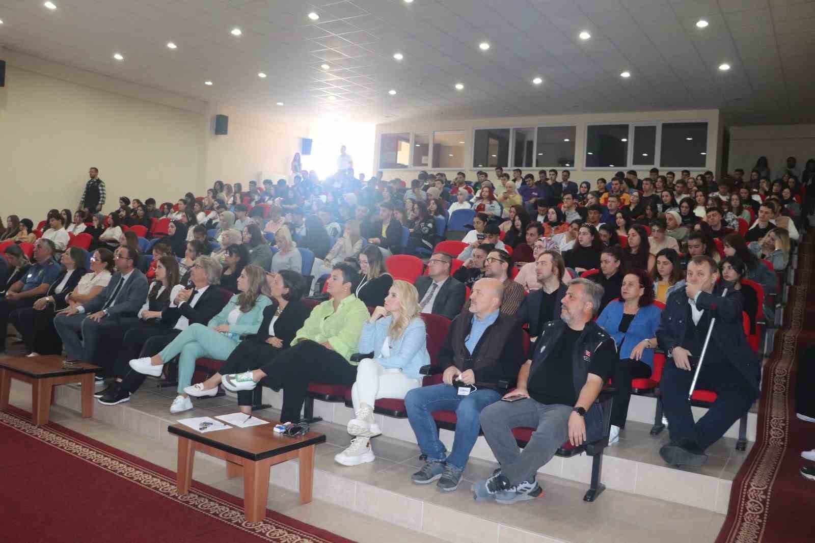 Polis ekiplerince öğrencilere narko gençlik eğitimi
