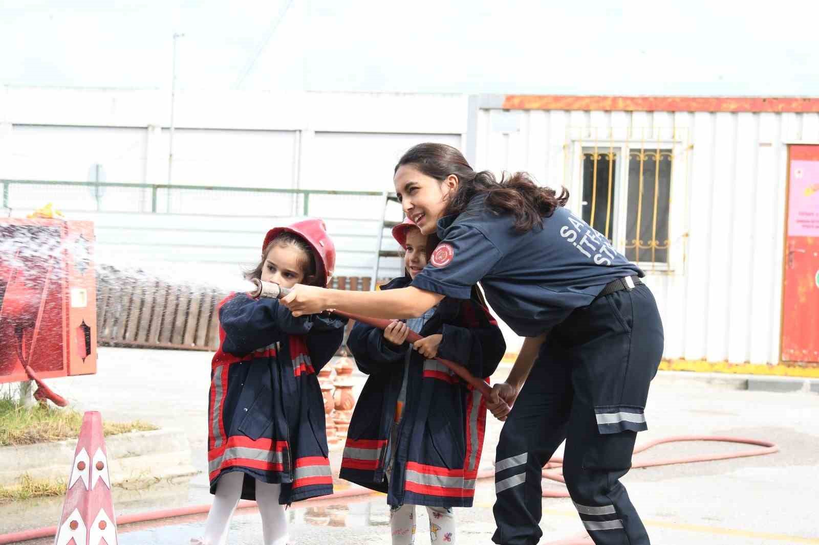 5 bin 250 çocuk, itfaiye gönüllüsü oldu
