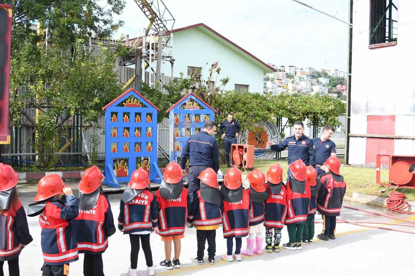 5 bin 250 çocuk, itfaiye gönüllüsü oldu
