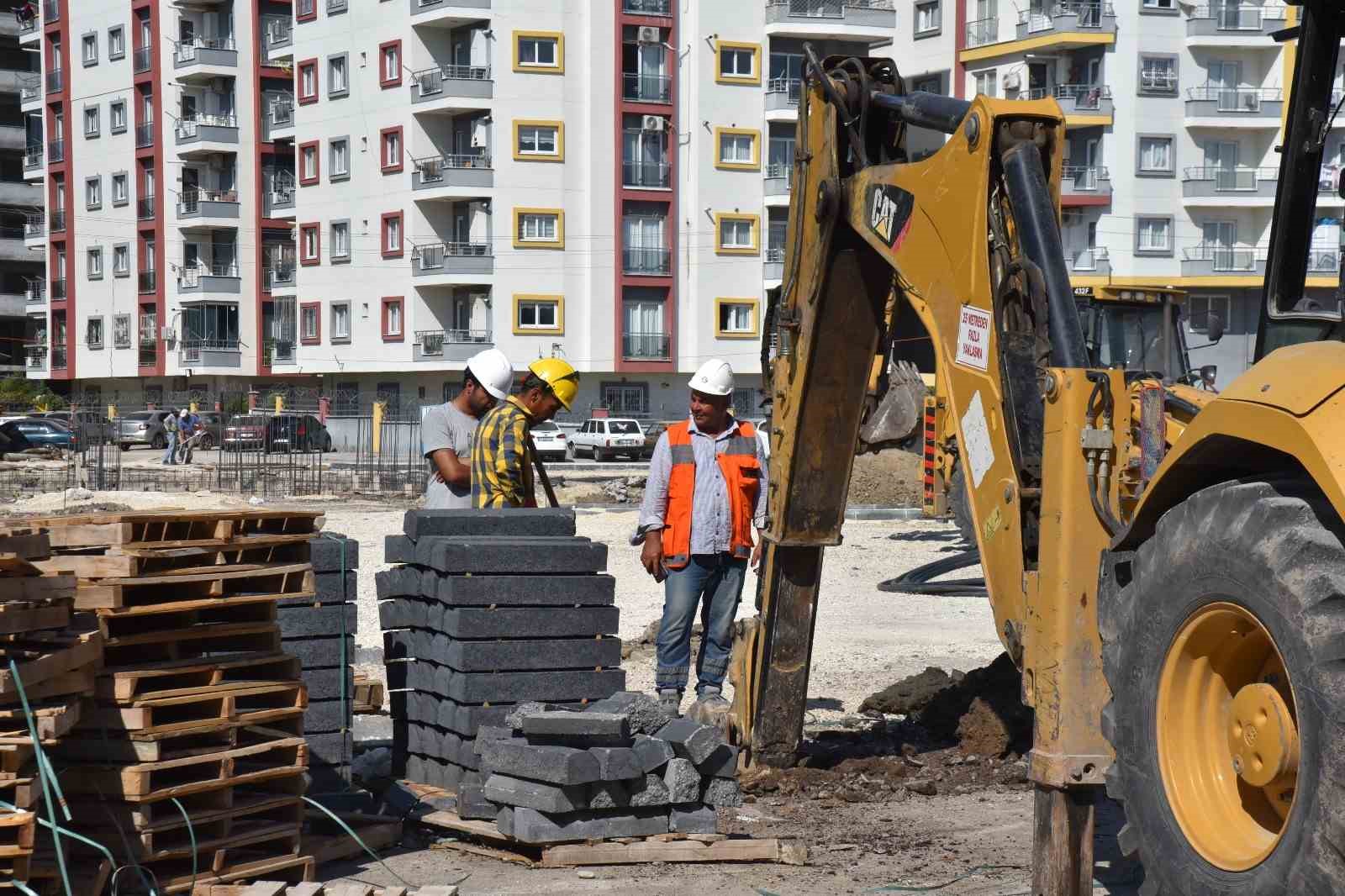 Ceyhan’ın en büyük ve en modern kent meydanı 45 gün içinde halkla buluşacak
