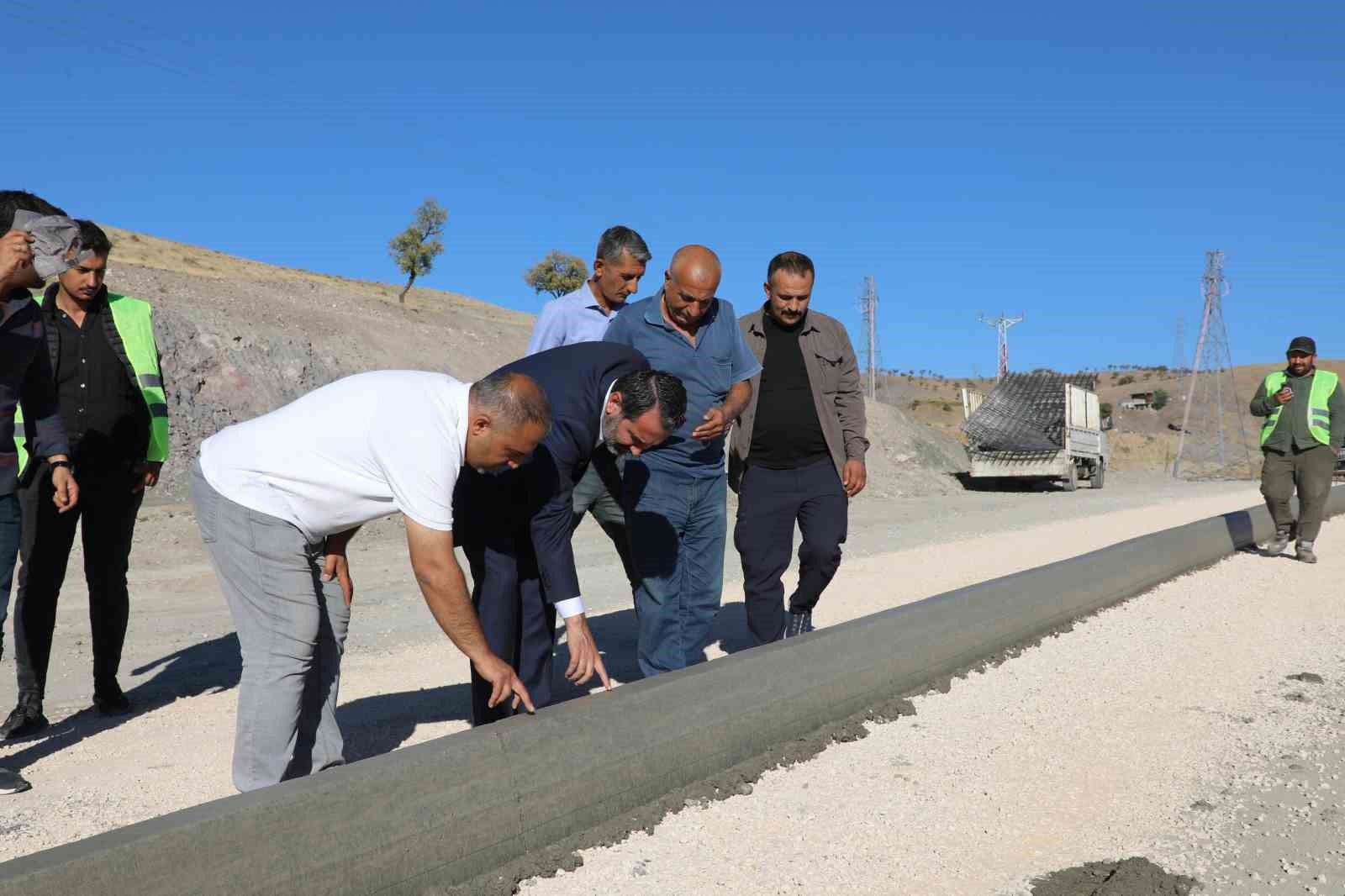 Başkan Şerifoğulları, Karşıyaka-Beyyurdu yolunda incelemelerde bulundu
