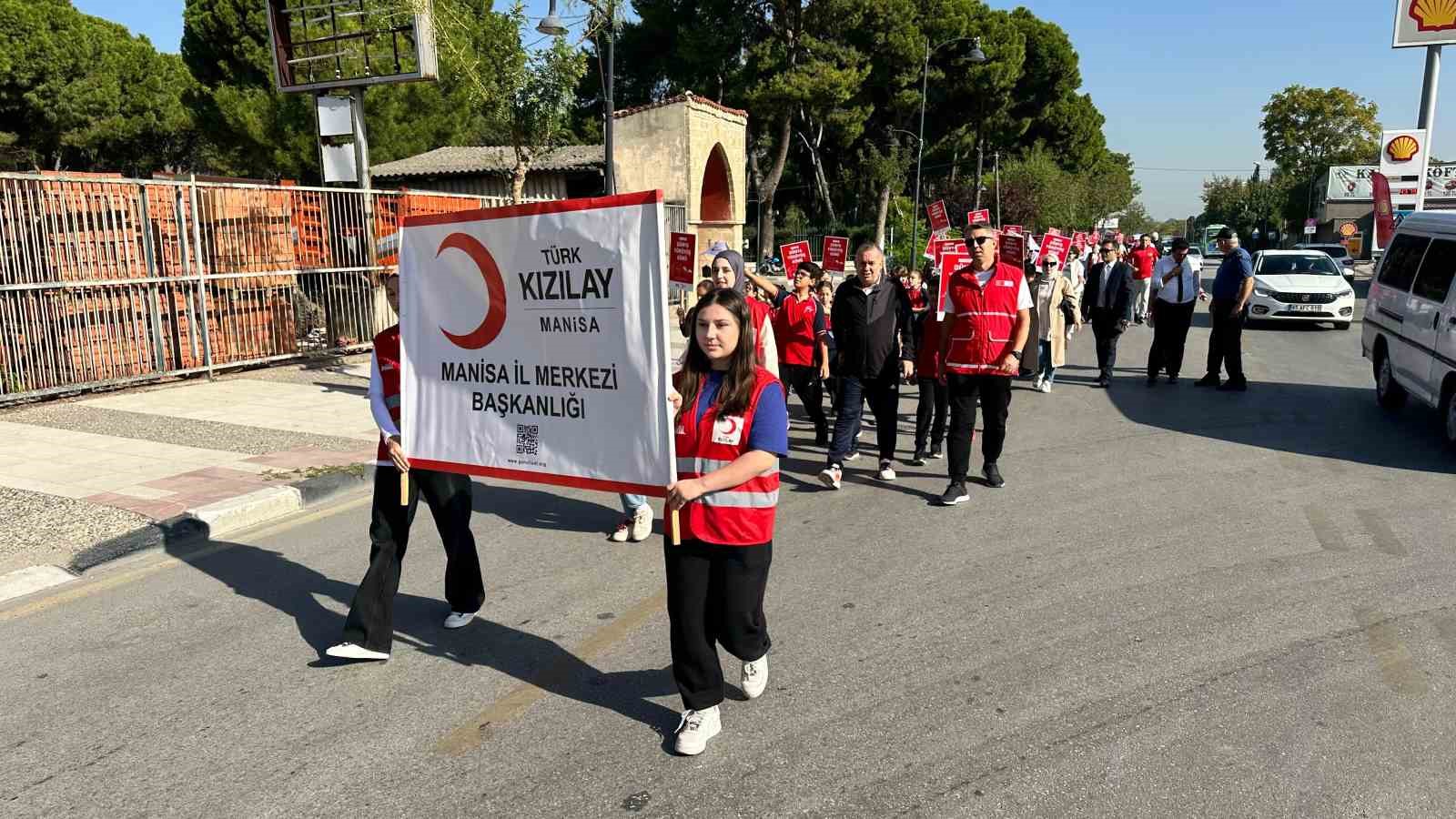 Kızılay Manisa’da sağlıklı yaşam için yürüdü
