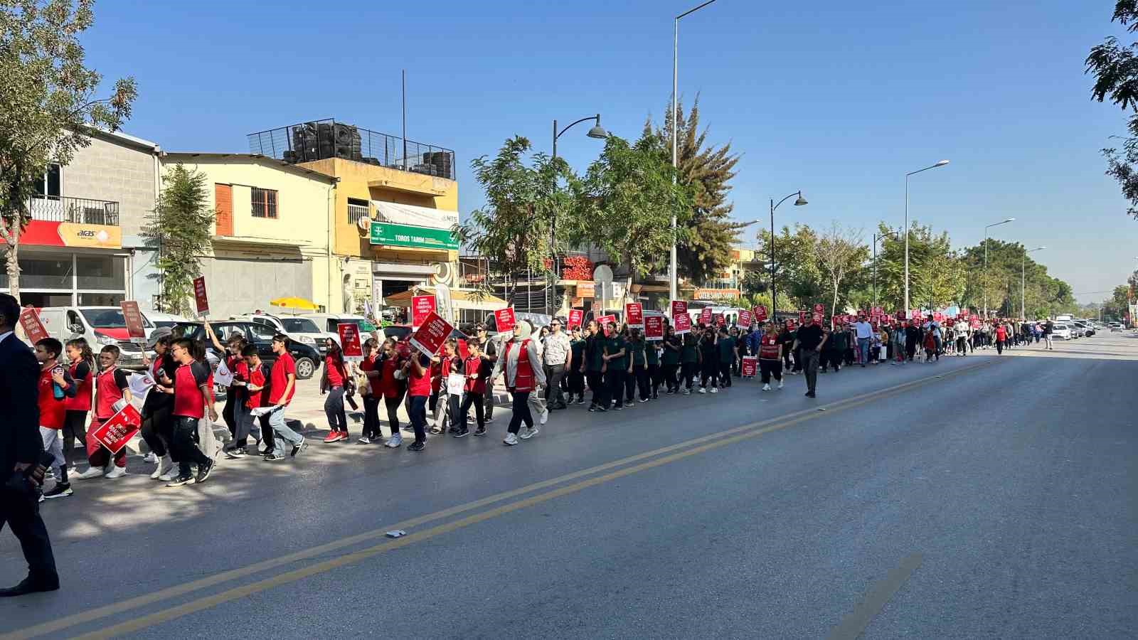 Kızılay Manisa’da sağlıklı yaşam için yürüdü
