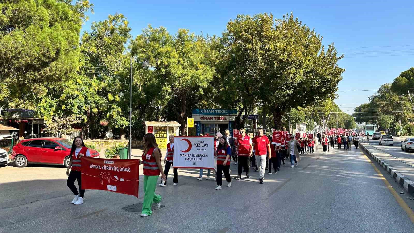 Kızılay Manisa’da sağlıklı yaşam için yürüdü
