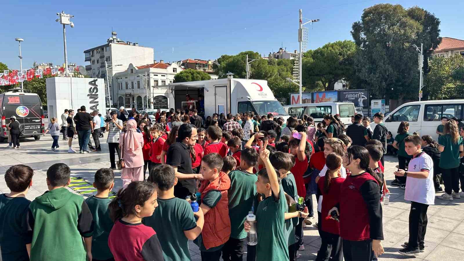 Kızılay Manisa’da sağlıklı yaşam için yürüdü
