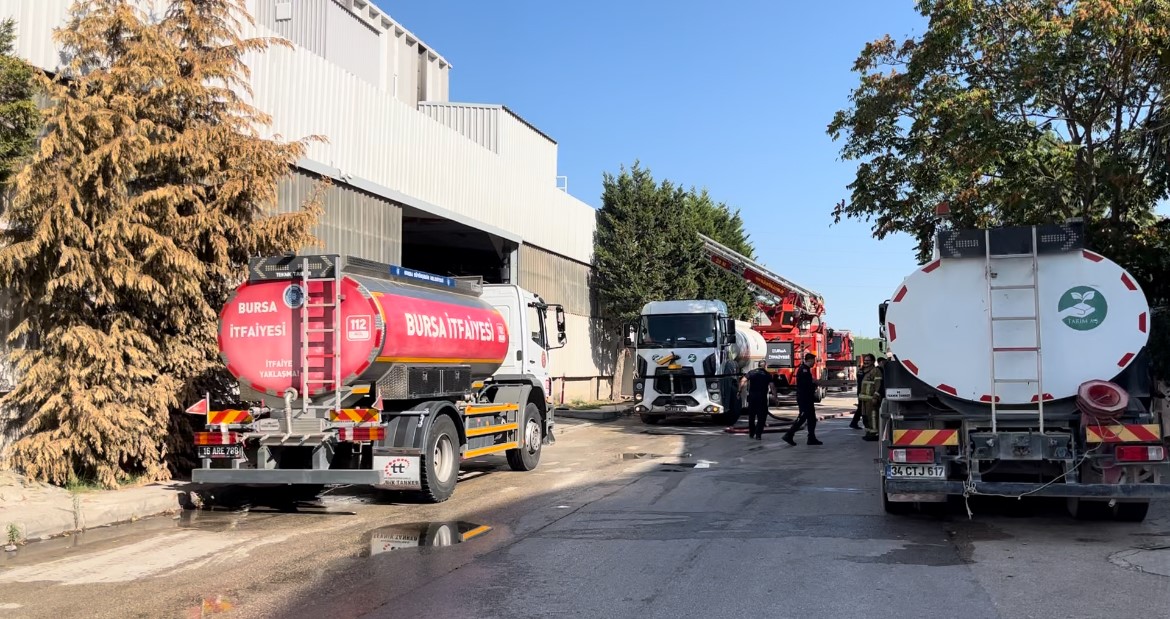 Tekstil fabrikasındaki yangın havadan görüntülendi
