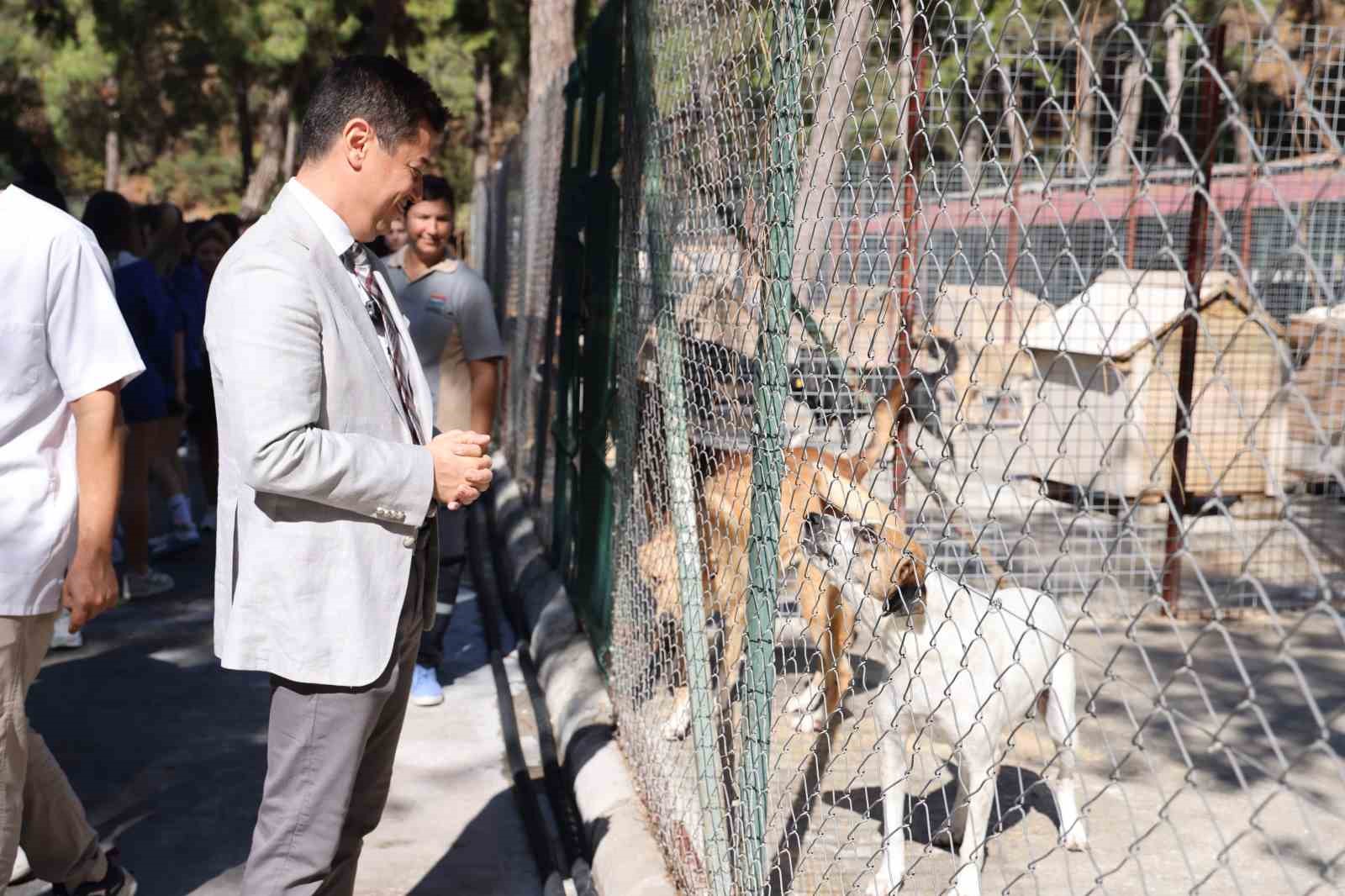 Marmaris Hayvan Bakımevi’ne öğrencilerden yoğun ilgi
