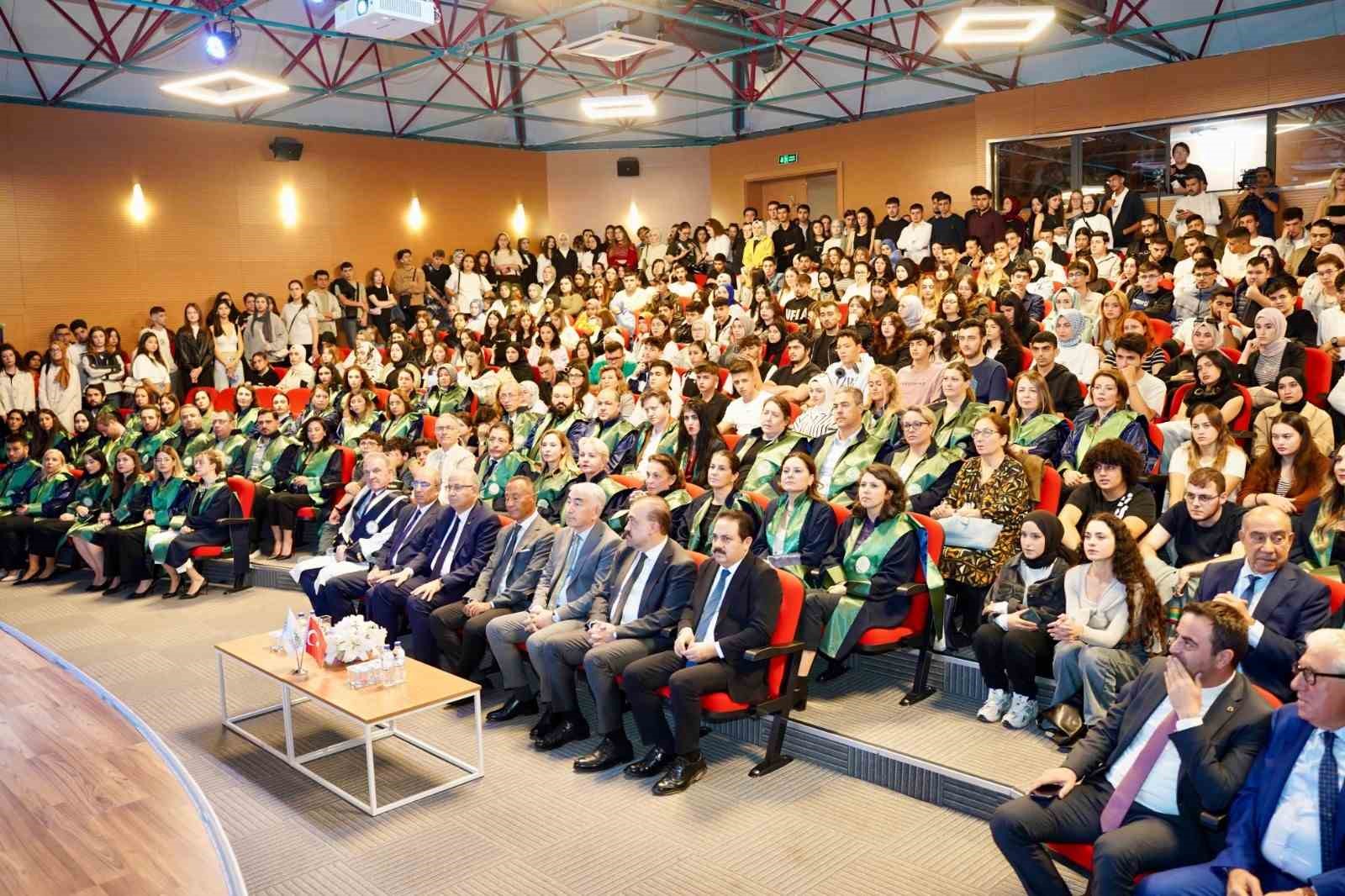 KOSTÜ eğitimin ilk açılışını yapay zeka ve cerrahi konulu dersle yaptı
