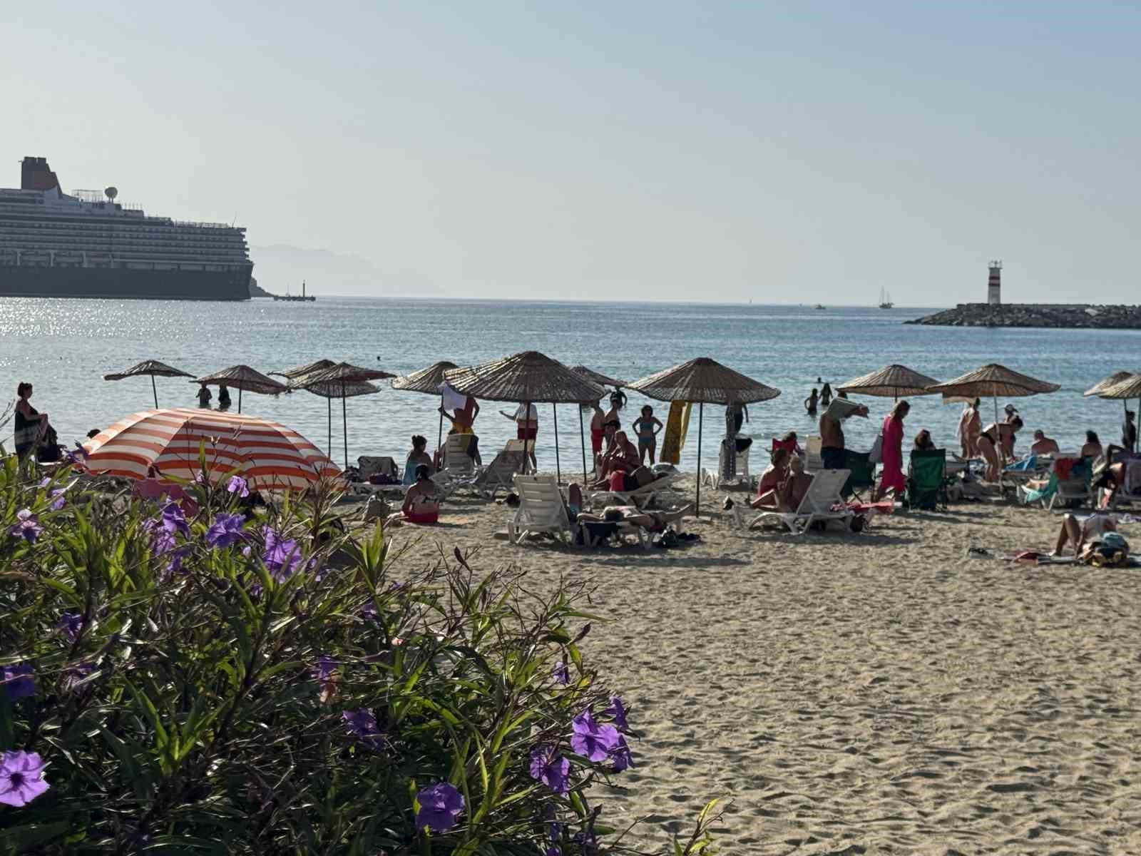 Kuşadası’nda Ekim’de deniz keyfi
