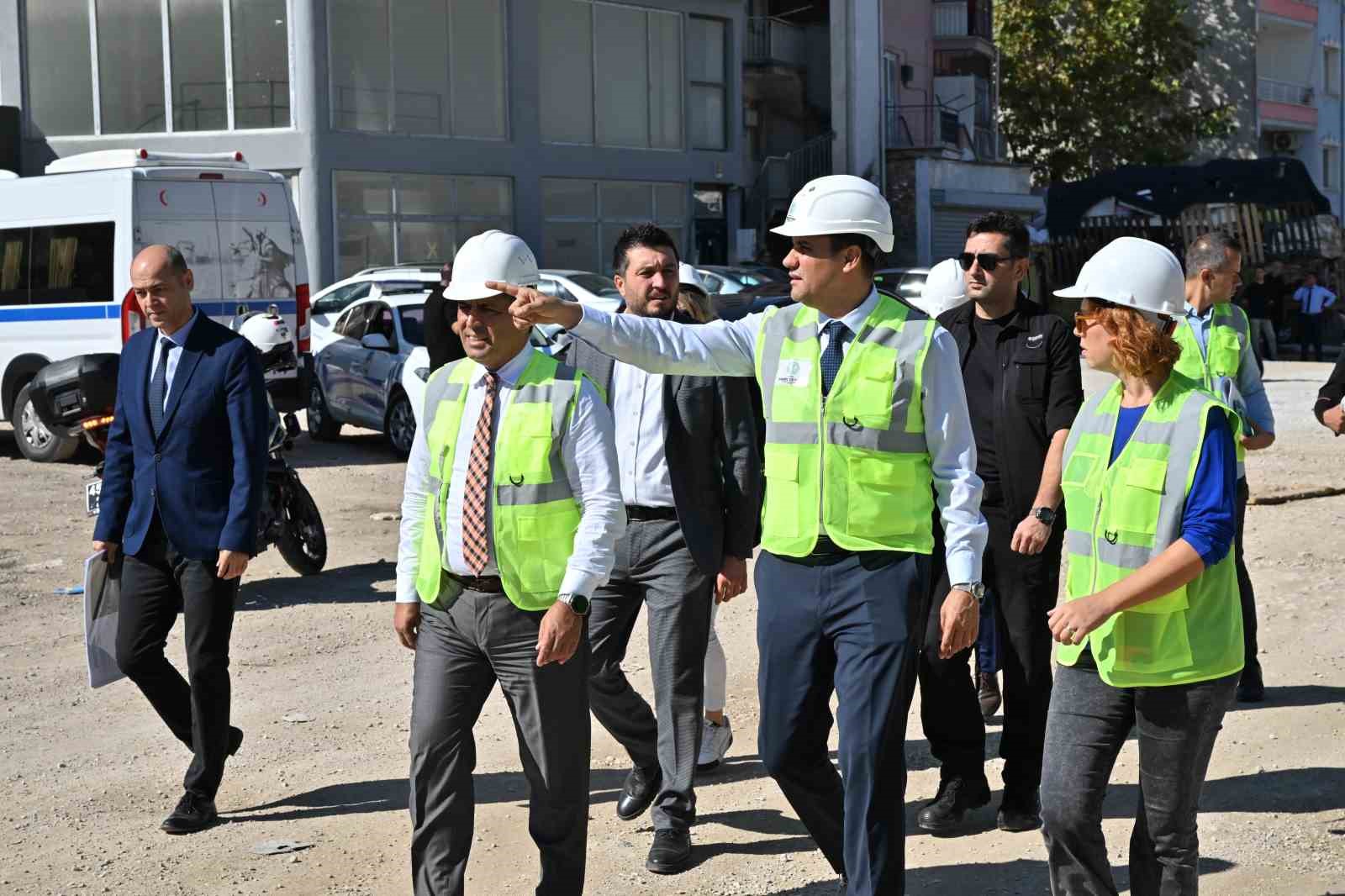 Manisa’nın trafiğine nefes aldıracak yolda çalışmalar sürüyor
