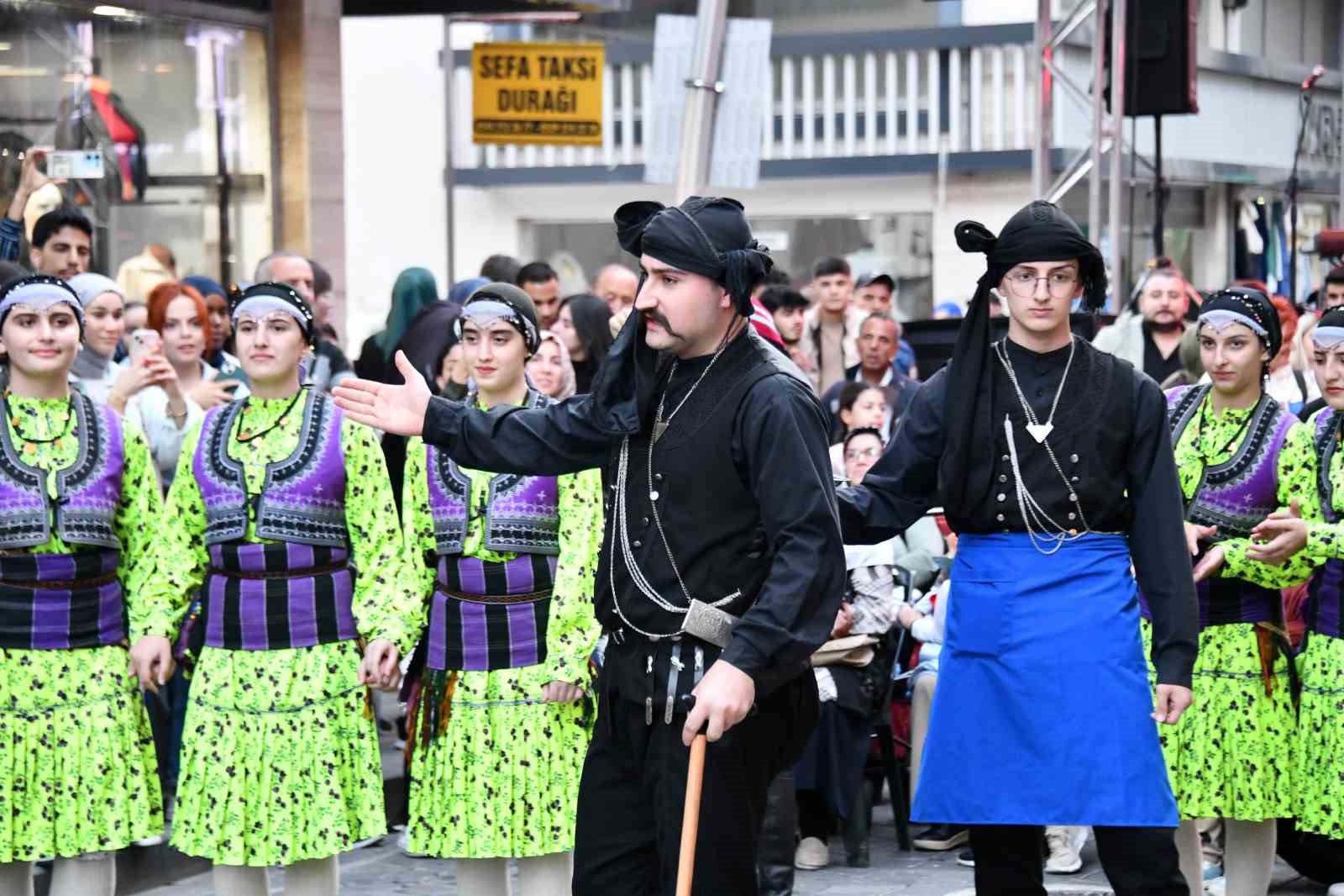 Gümüşhane’de 27. Kuşburnu Festivali başladı
