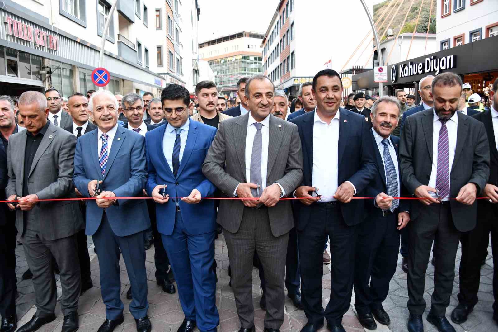 Gümüşhane’de 27. Kuşburnu Festivali başladı
