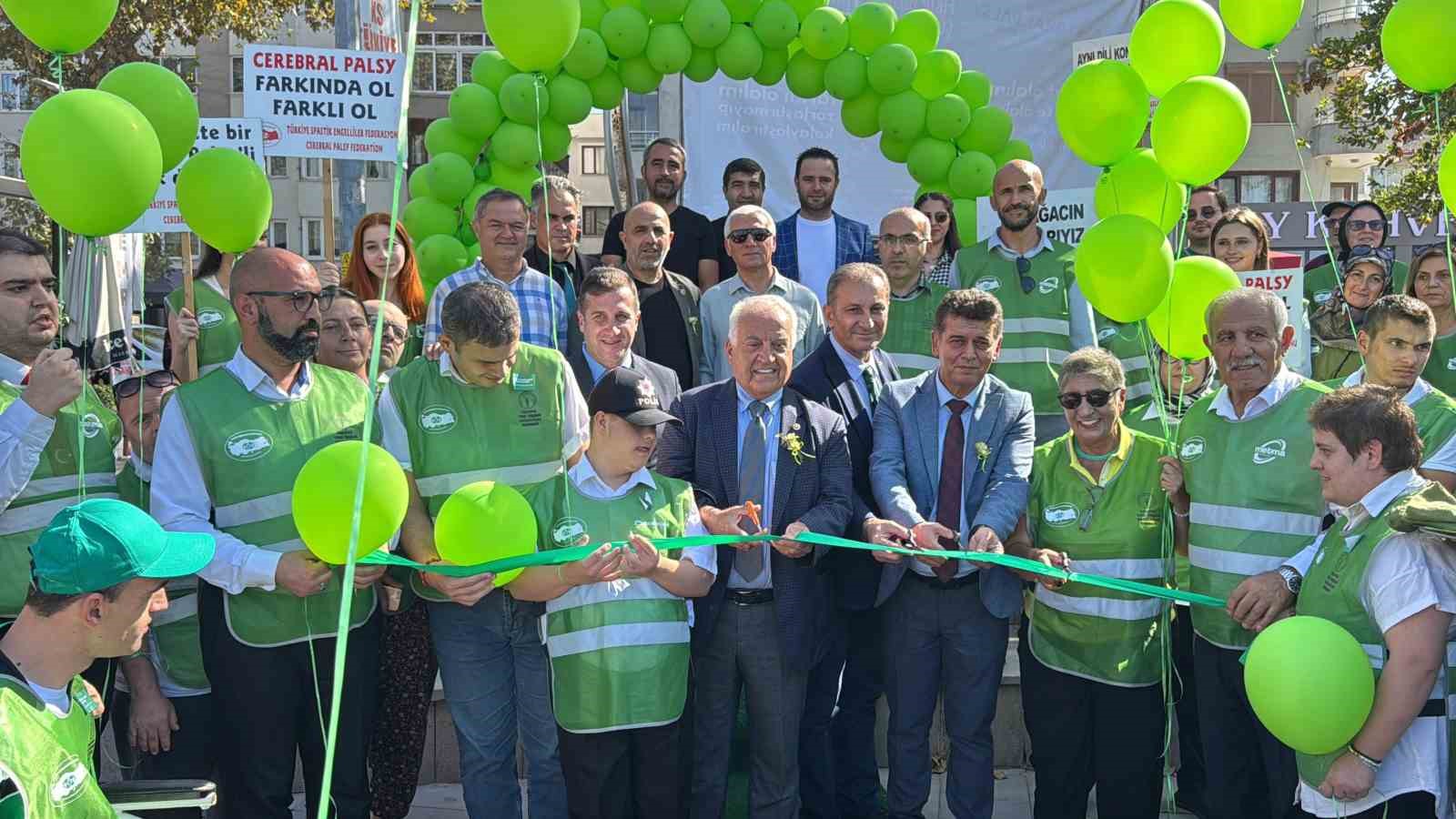 Yalova’da serebral palsiye dikkati çekmek için yeşil yelek giydiler
