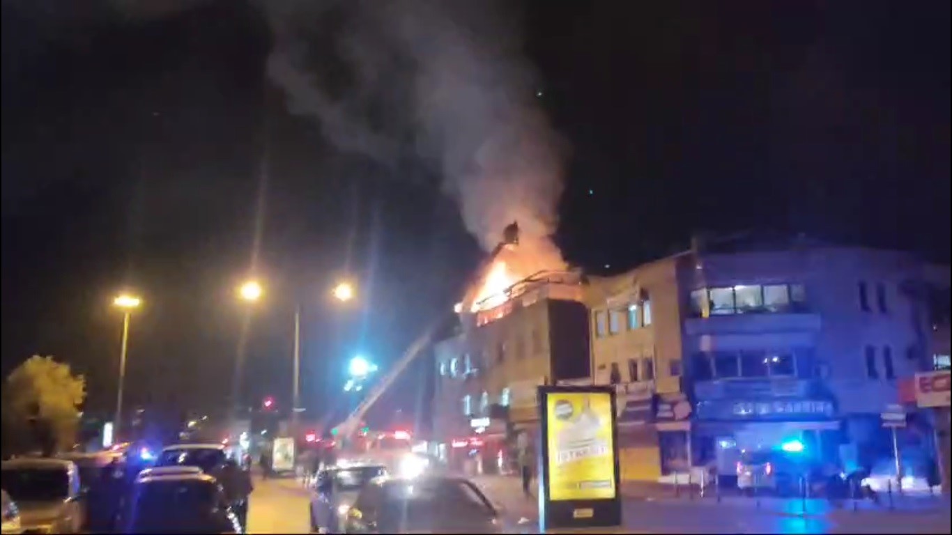 Konya’da çatı katı alevlere teslim oldu
