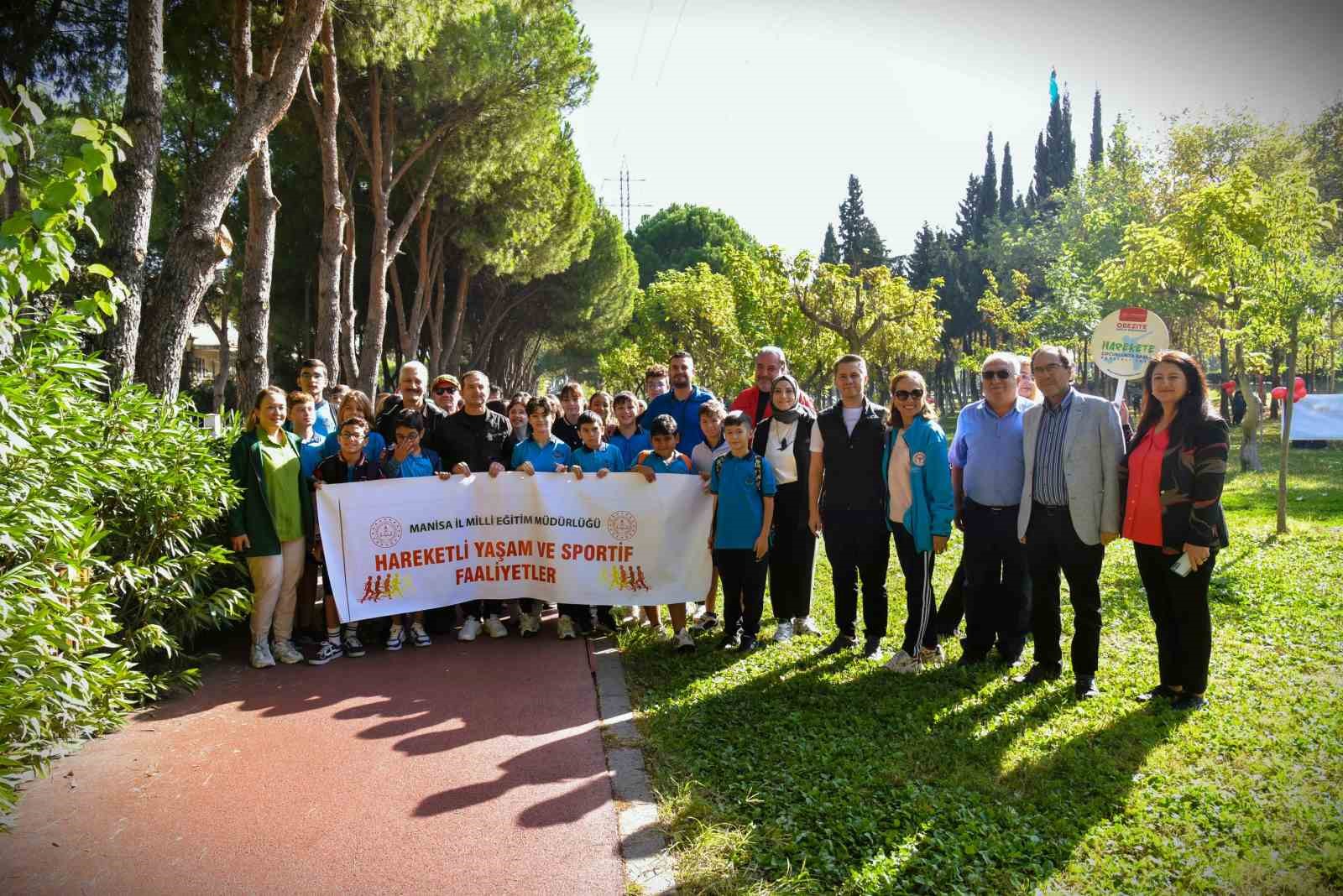 Fiziksel aktivitenin önemine dikkat çekmek için yürüdüler
