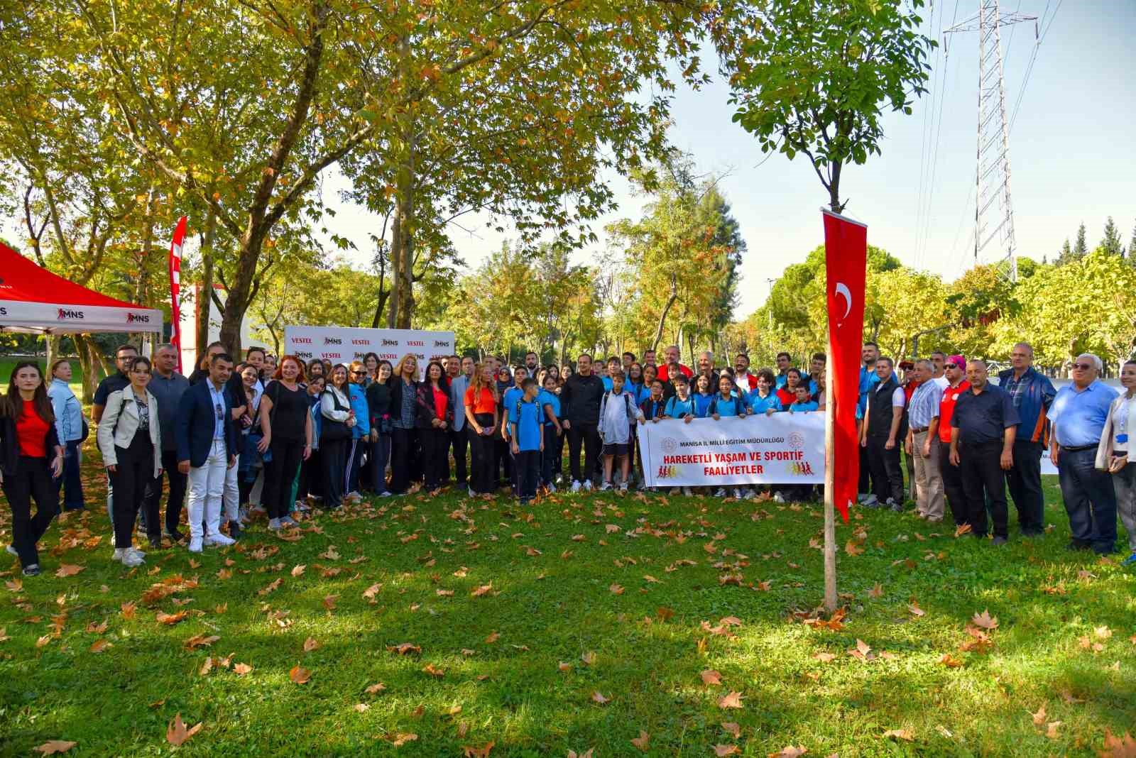 Fiziksel aktivitenin önemine dikkat çekmek için yürüdüler
