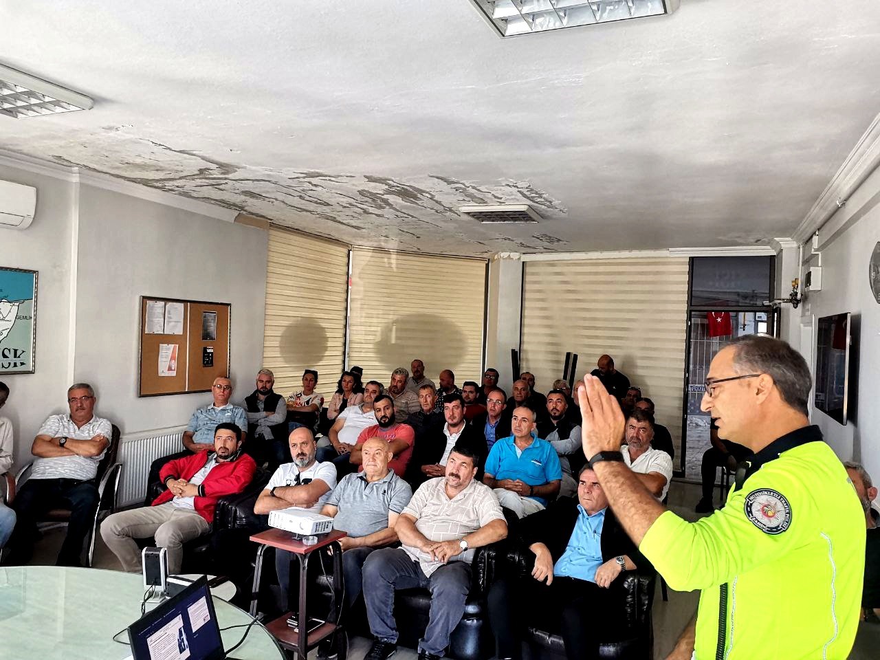 Mudanya’da servisçilere trafik polisinden seminer
