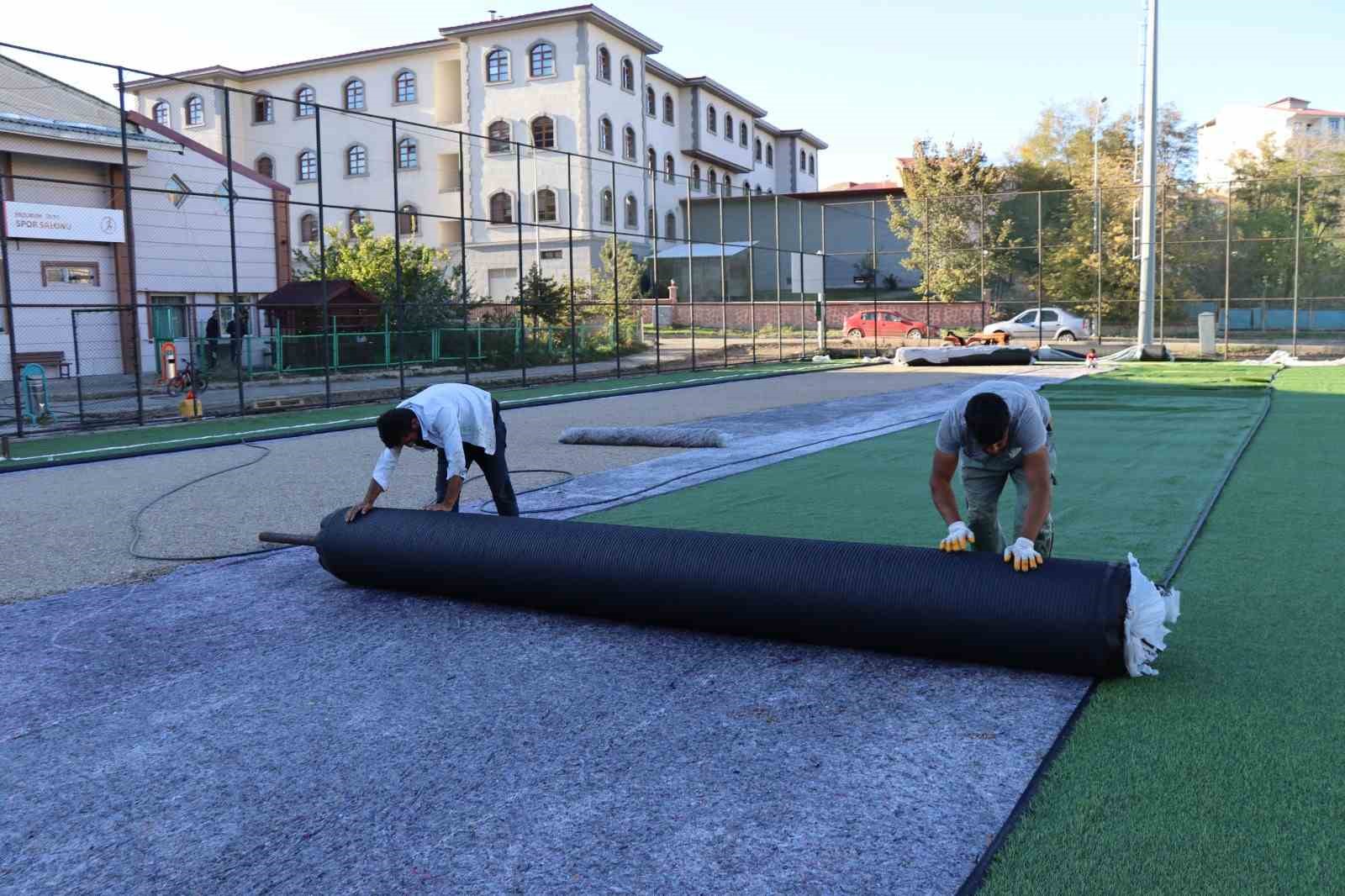 Oltu’da stadyumun zemini yenileniyor
