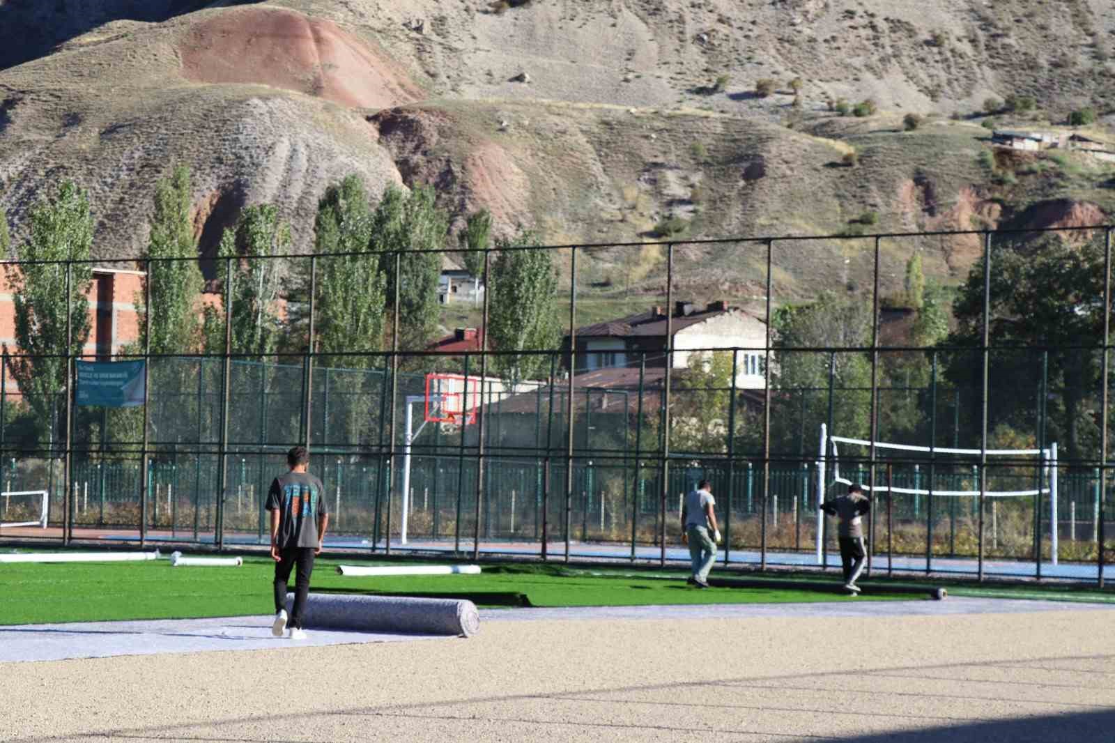 Oltu’da stadyumun zemini yenileniyor
