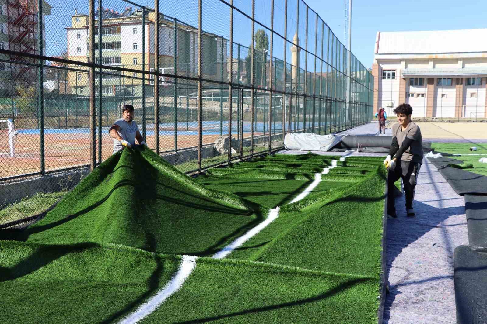 Oltu’da stadyumun zemini yenileniyor
