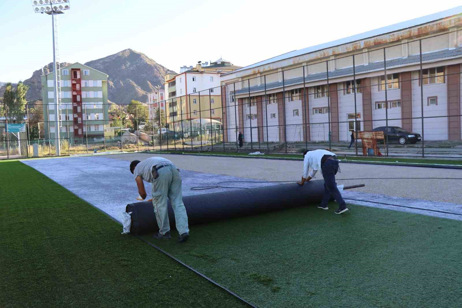 Oltu’da stadyumun zemini yenileniyor
