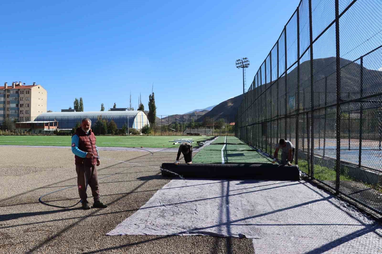 Oltu’da stadyumun zemini yenileniyor
