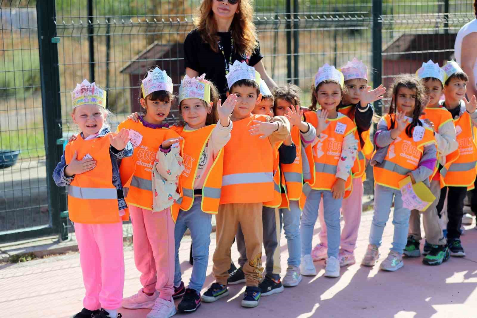 Aliağalı öğrencilerden Pati Park’a ziyaret
