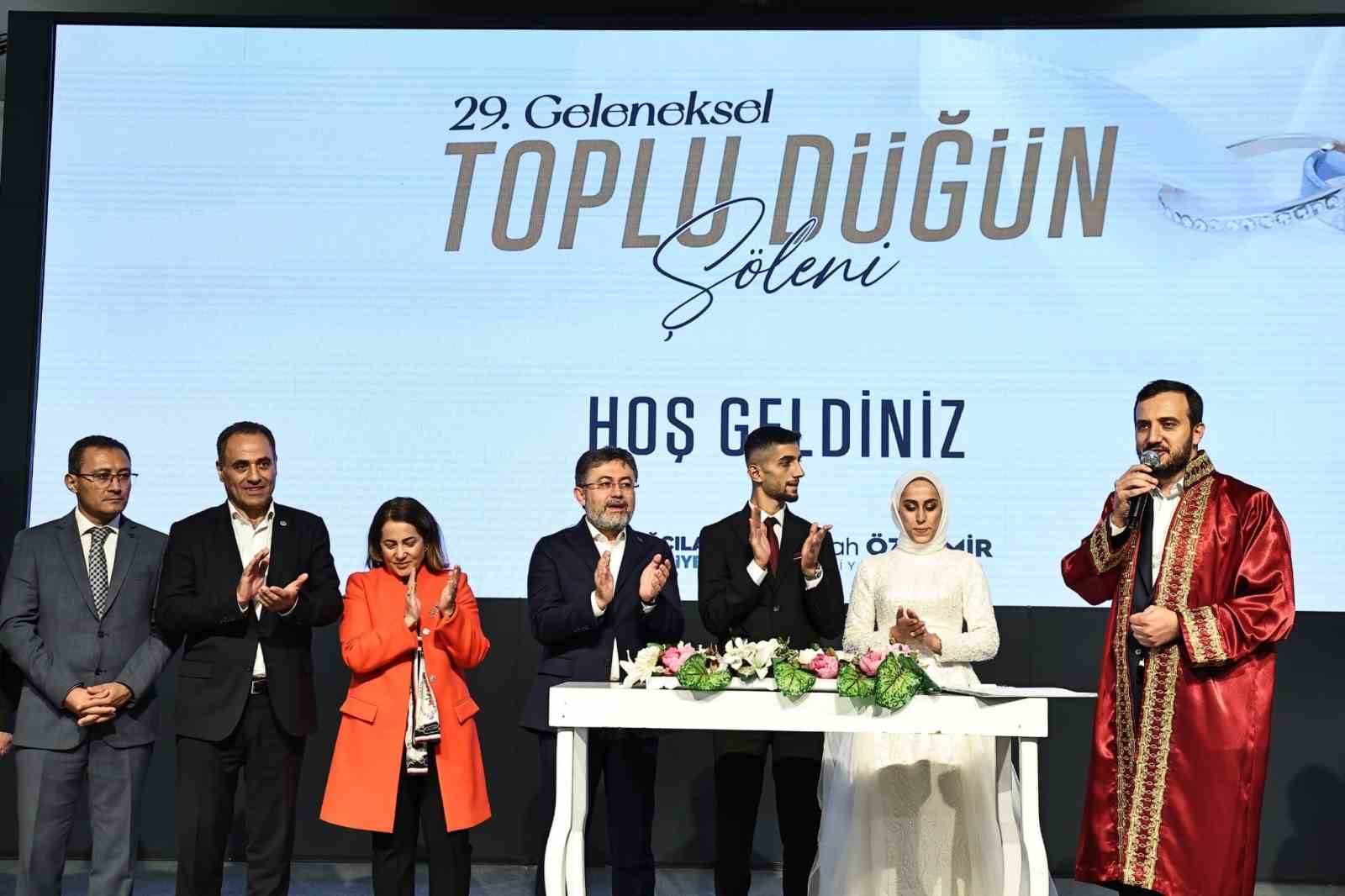 Bağcılar’da 7 çift, Bakan Yumaklı’nın şahitliğinde dünya evine girdi
