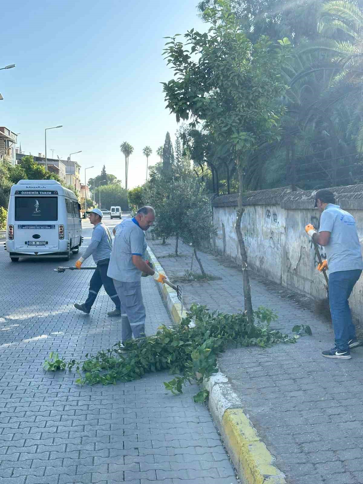 Çiçek gibi Nazilli için belediye ekipleri durmuyor
