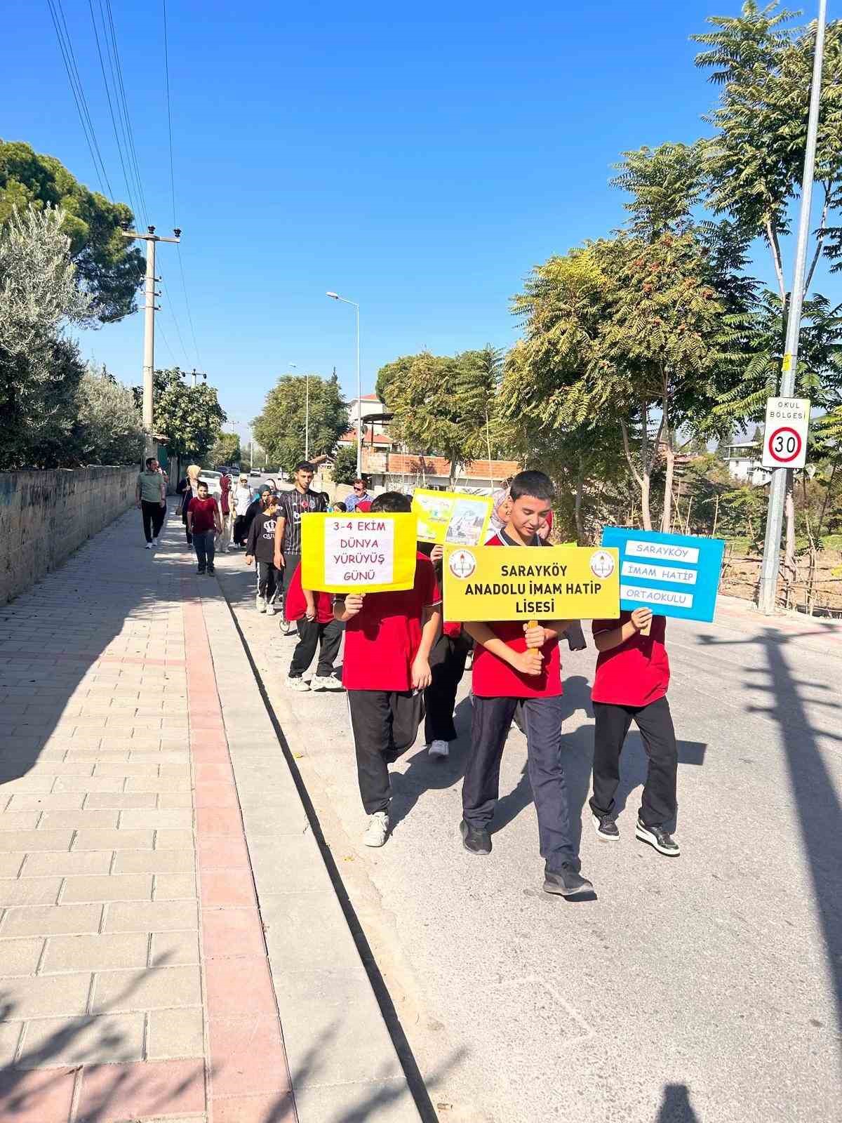 Sarayköy’ün genç liselilerinden farkındalık yürüyüşü
